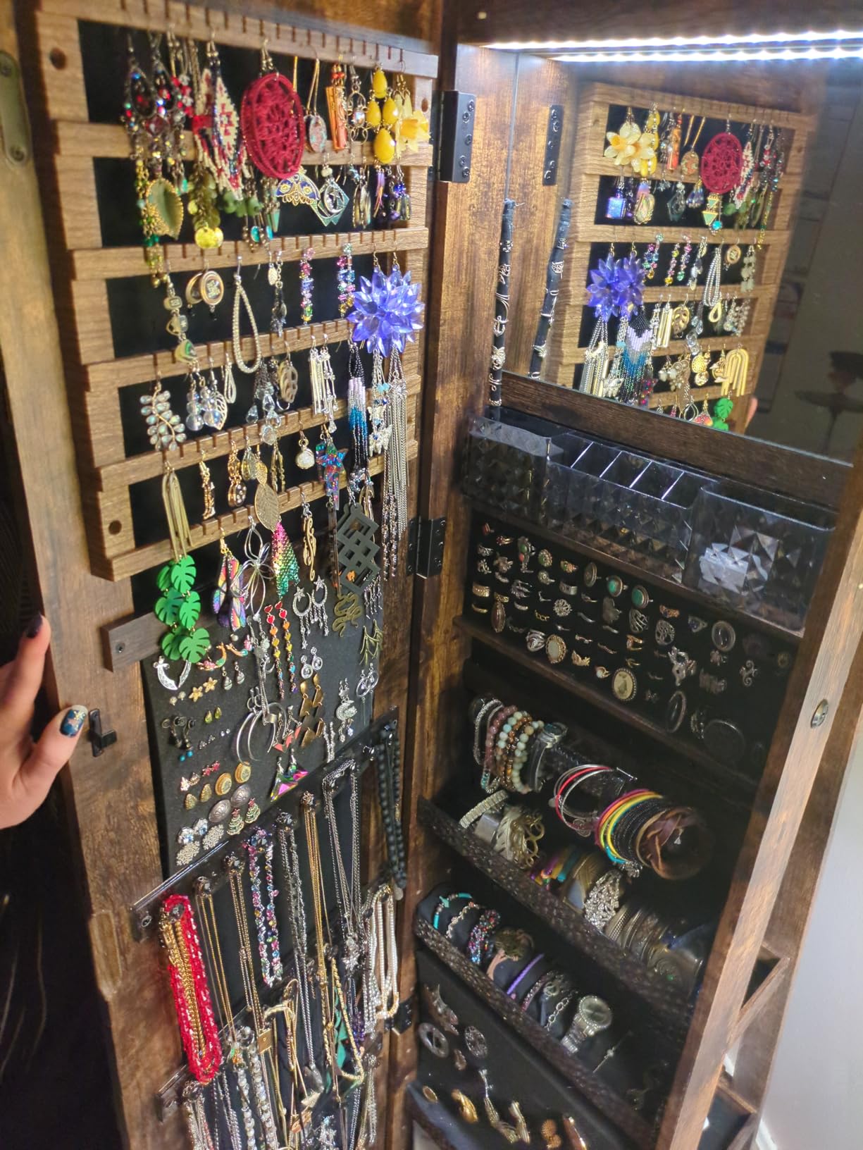 CHARMAID 360° Rotating Jewelry Armoire with LED Lighted Full Length Mirror & Built-in Vanity Mirror, Lockable Standing Jewelry Cabinet with Lights, Large Storage Organizer for Jewelry (Black) customer photo 1