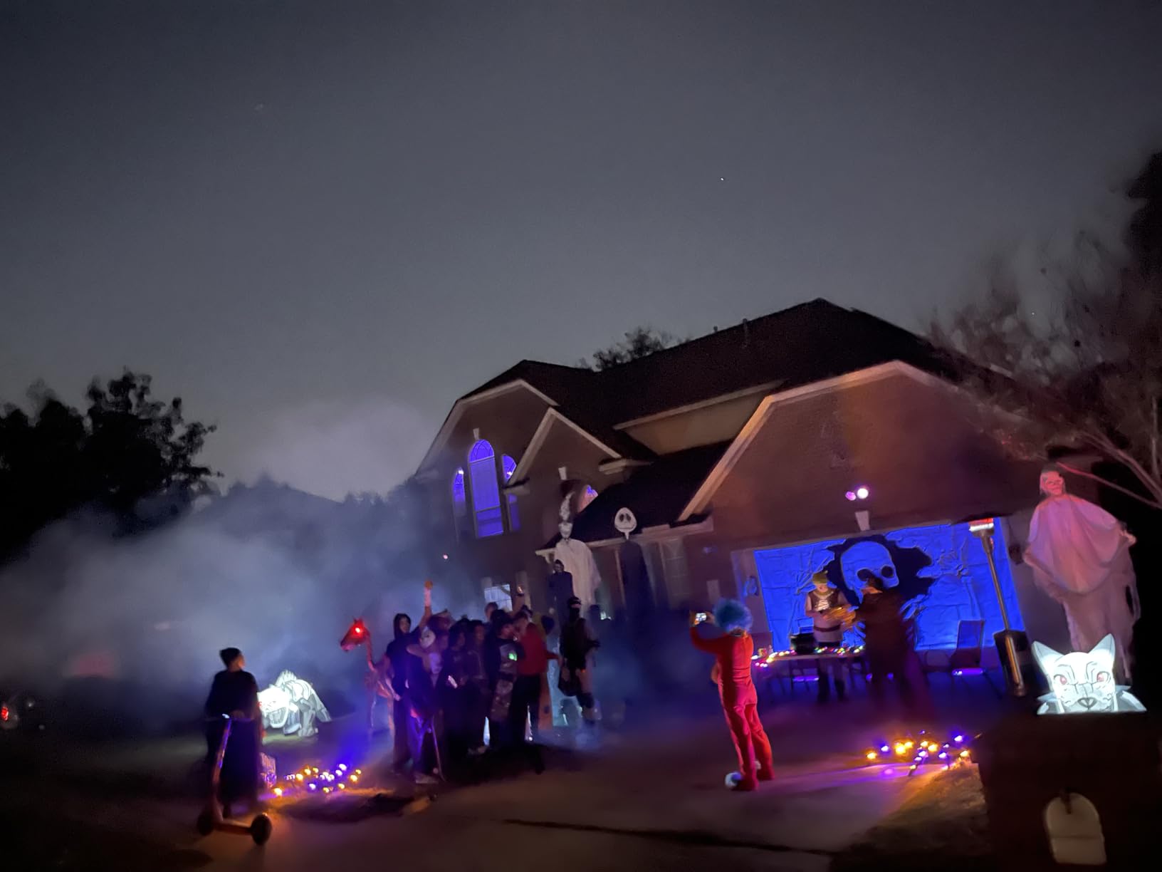Fog Machine Outdoor Halloween, 1500W 20000CFM Smoke Machine with LED Lights, 2L Tank, 13 Colors & 4 Light Modes, Dual Wireless Remotes customer photo 1