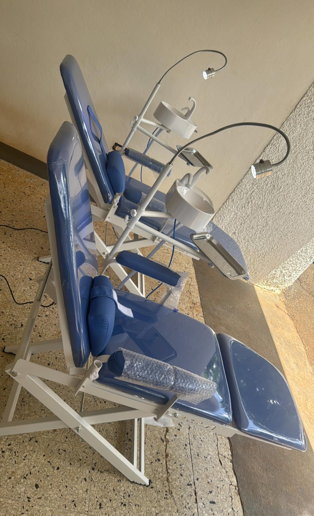 Portable Folding Mobile Chair, Professional Dental Chair with LED Light, Adjustable Height & Backrest, 360° Rotating Spittoon, Modern Dental Chairs for Hospitals Beauty Salons, 330lbs Capacity (Blue) customer photo 1