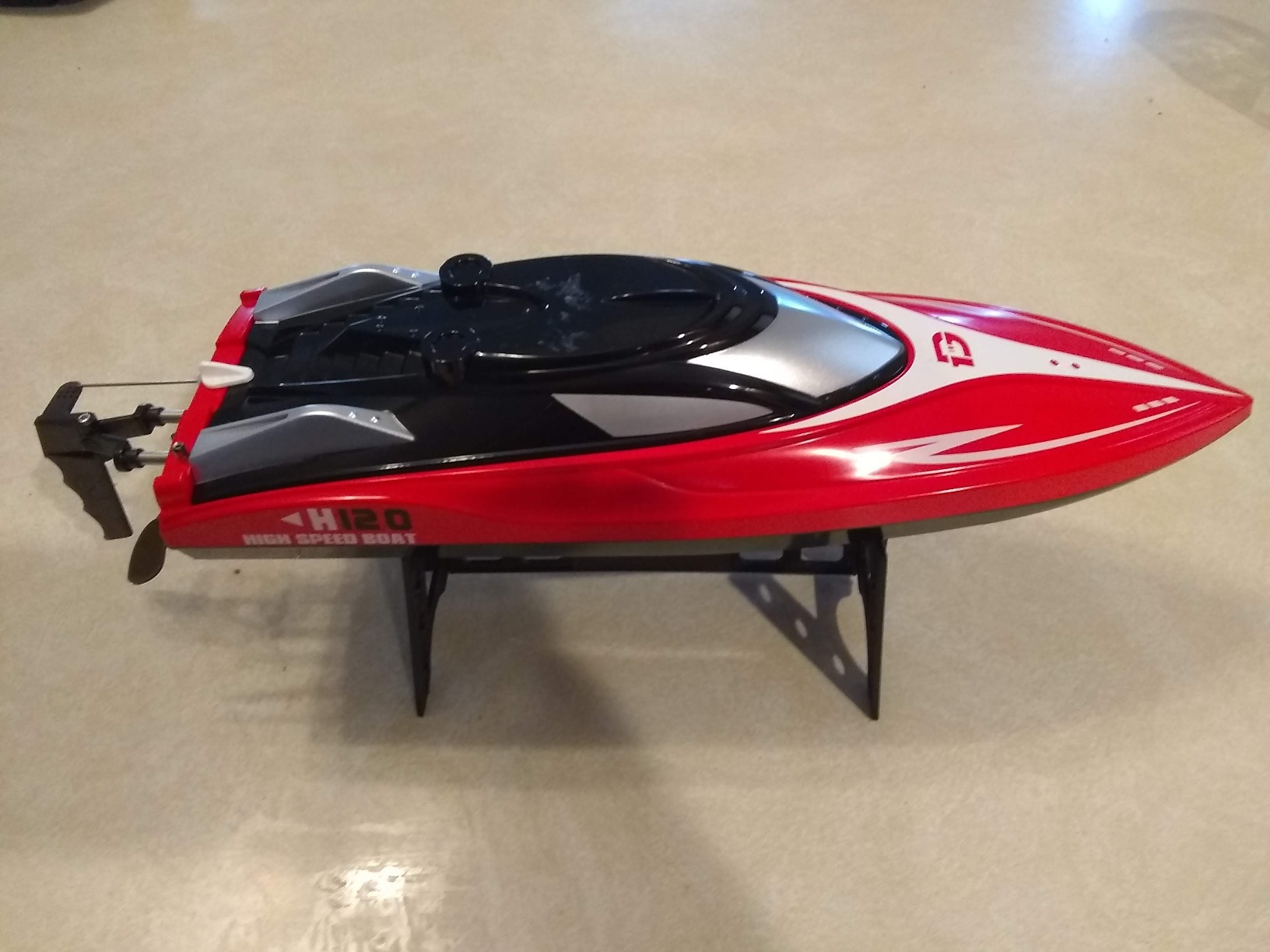 DEERC Fast RC Boat with LED Lights, 30+KM/H, High Speed Remote Control Racing Boat, Self-Righting, 2 Batteries, 24+ Mins, 2.4GHz Pool & Lake Toys customer photo 1