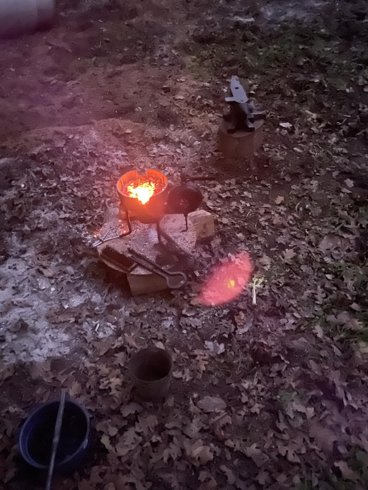 Easmvetaln 65Lbs Cast Steel Anvil, Multi-Head Shaped Steel Anvil, Blacksmith Anvil with Round Horn, Sharp Corner and Step, Professional Metalsmith Tool for Bending, Shaping and Forging, Black customer photo 1