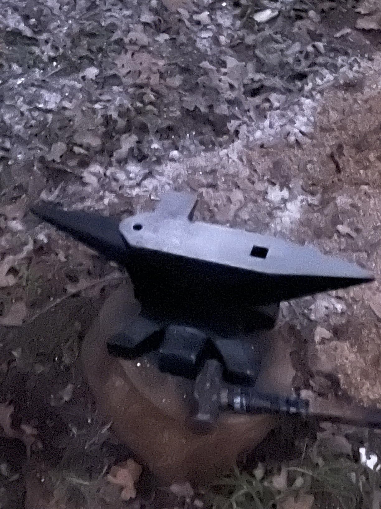 Easmvetaln 65Lbs Cast Steel Anvil, Multi-Head Shaped Steel Anvil, Blacksmith Anvil with Round Horn, Sharp Corner and Step, Professional Metalsmith Tool for Bending, Shaping and Forging, Black customer photo 2