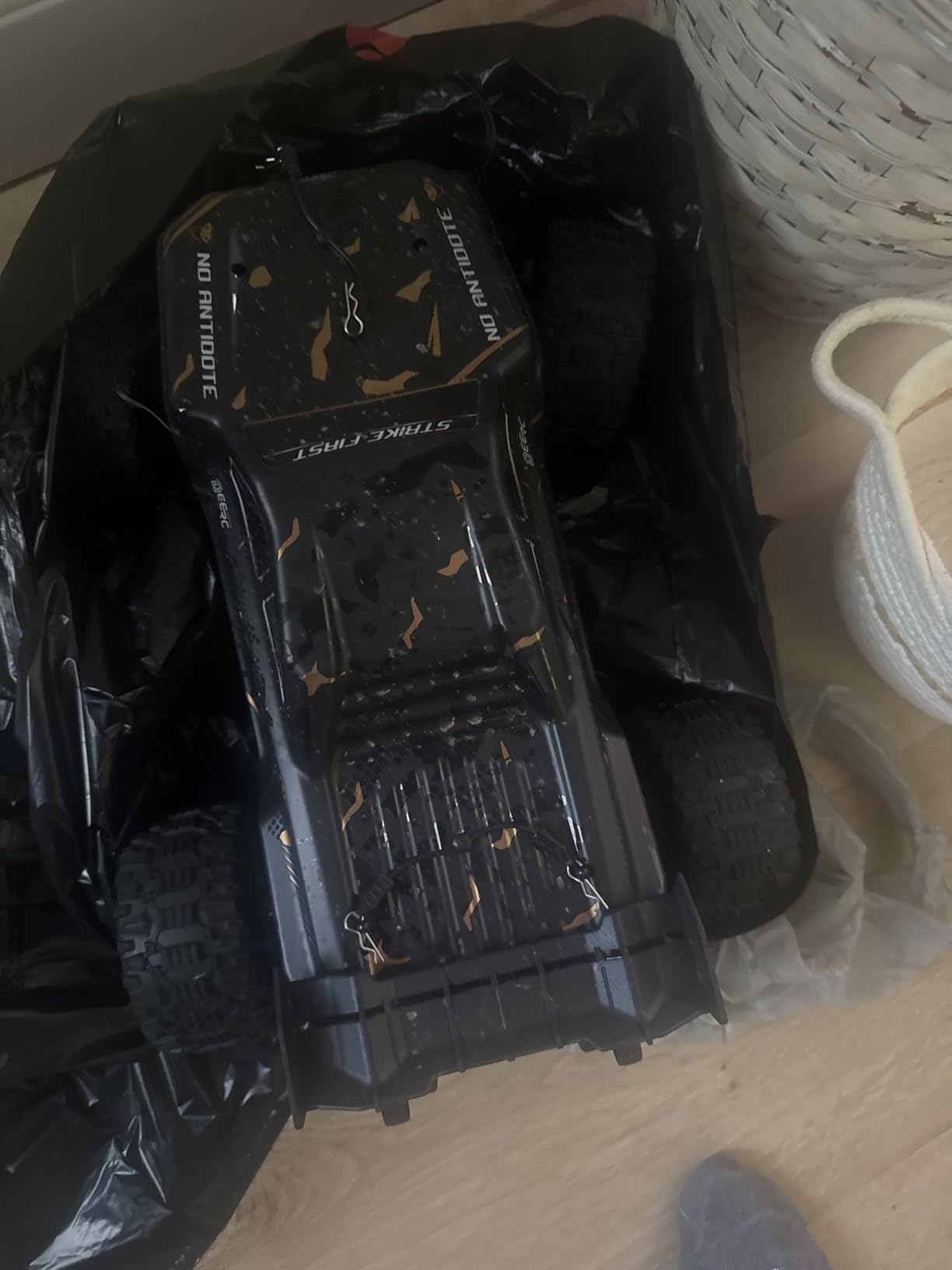 DEERC 209E 1:10 Fast Brushless RC Car for Adults & Boys, 60+ KMH High Speed 4WD Off-Road Remote Control Truck with 2 x 3S Batteries & Extra Swing Arms, Hobby Grade Racing Car, RC Crawler Gift customer photo 1