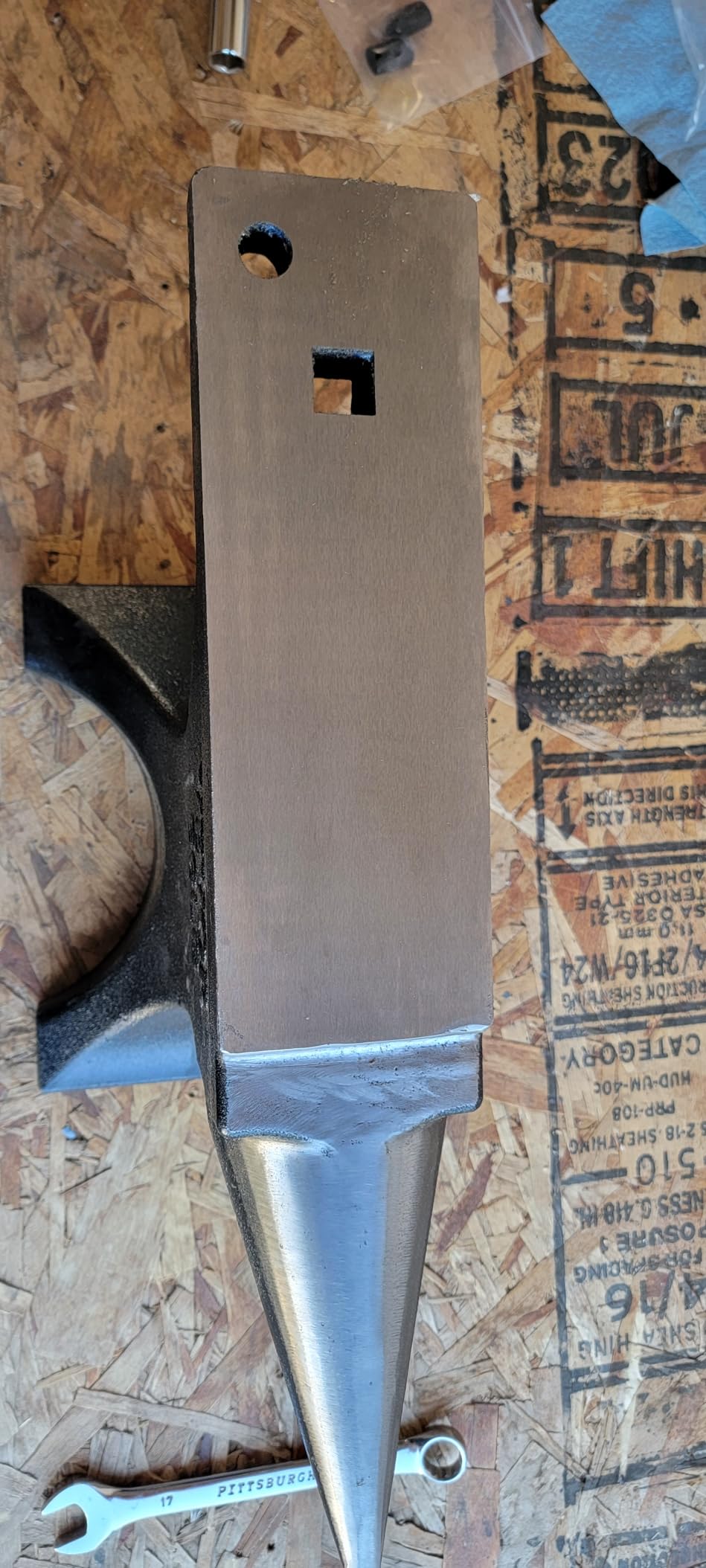 VEVOR Single Horn Anvil, 66 lbs, High Hardness Cast Steel, Rugged Round Horn Anvil Blacksmith, with Pritchel and Hardy Hole, Large Countertop Stable Base, Metalsmith Tool for Bending and Shaping customer photo 2