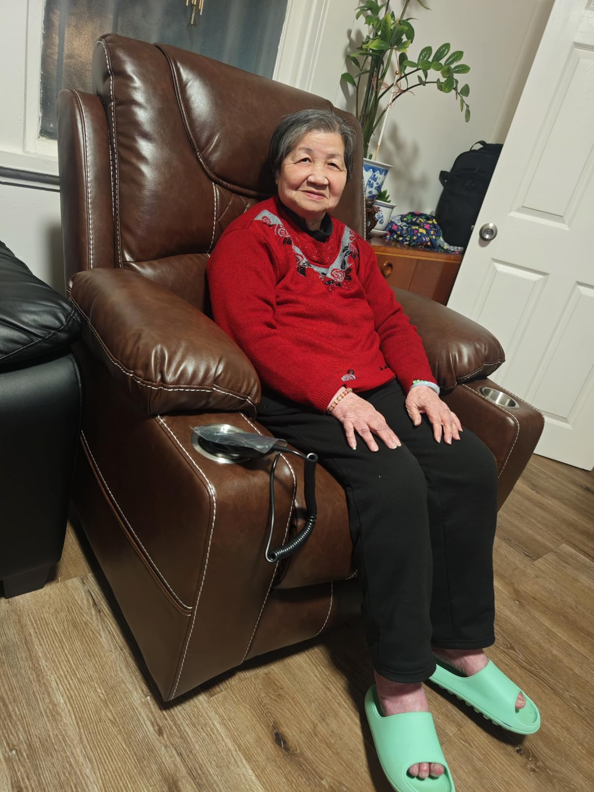 Oversized Power Lift Recliner Chair 400 LBS for Big and Tall Elderly, 26 Extra Wide Zero Gravity Electric Recliner Chair with Massage and Heating, Leather Home Theater Seat, Brown customer photo 2