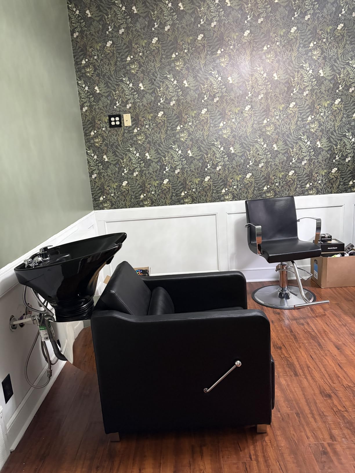 Winado Shampoo Backwash Barber Chair with Ceramic Hair Wash Bowl Sink, Adjustable Leg Baffle, Reclining Shampoo Station Chair for Barbershop Beauty Spa Massage Hairdressing Equipment, Black customer photo 1