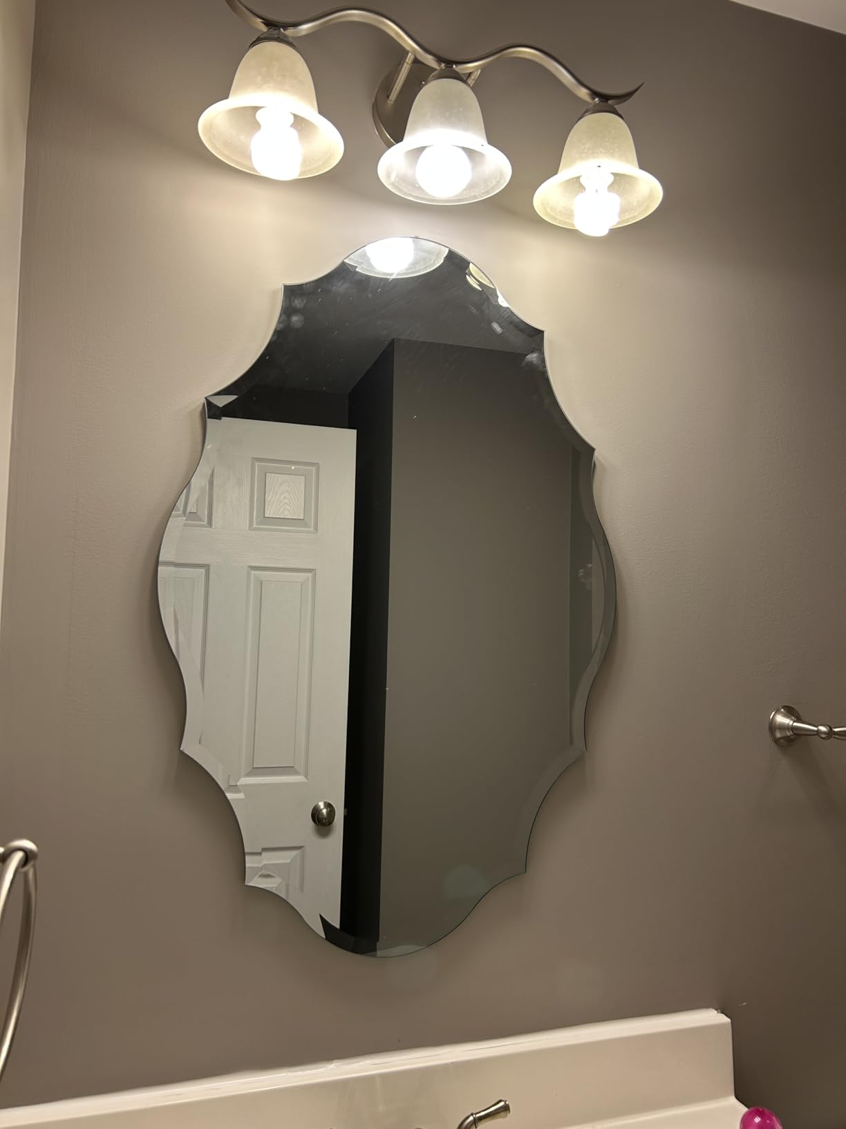 24 Inch Faceted Round Mirror for Wall Decor, Diamond-Cut Beveled Circle Vanity Mirror, Solid Backed Sparkle Frameless Mirror customer photo 2