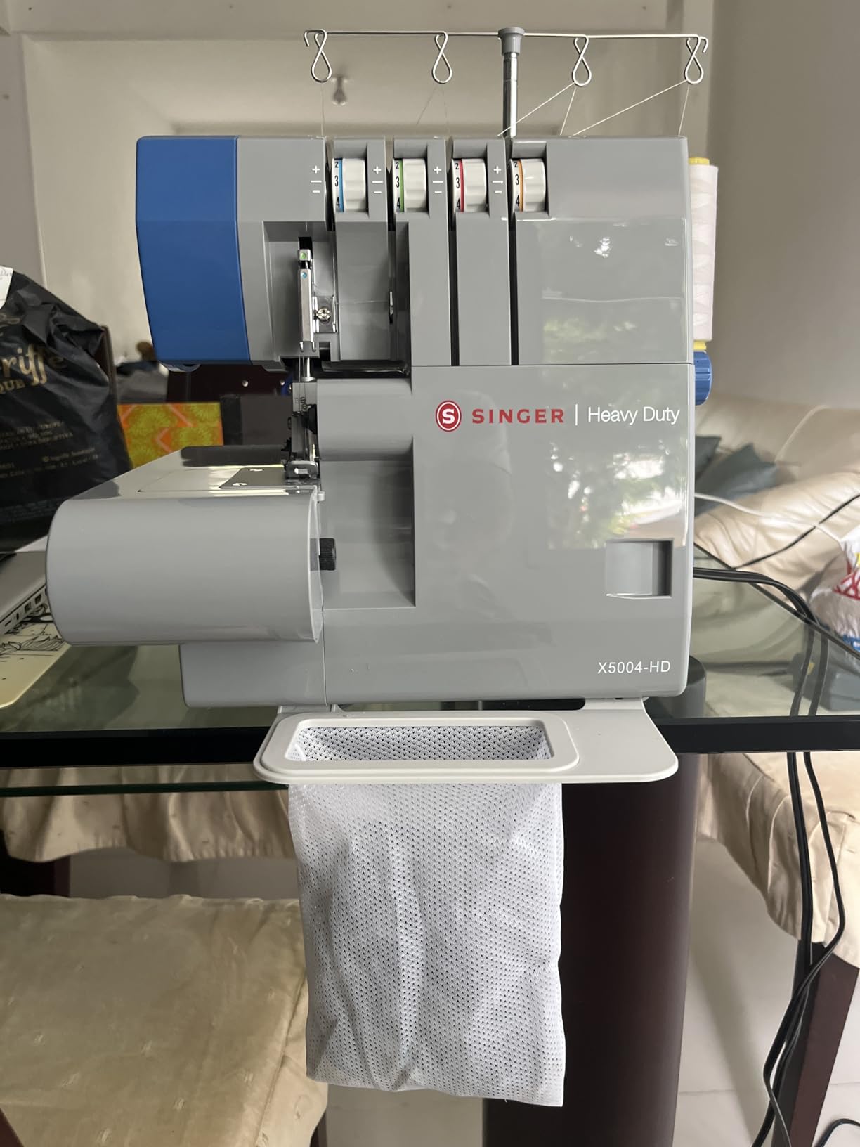 SINGER HD0500S Heavy Duty Serger Overlock Machine, 2-3-4 Thread, 6 stitches, 1300 stitches/min, LED light, free arm, adjustable differential feed, metal frame customer photo 1