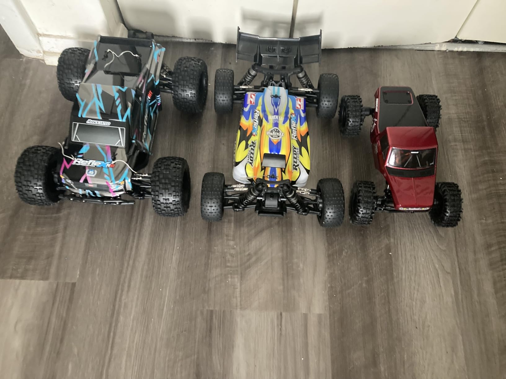 Ascent-18 APEX, 1/18 Scale Brushless Electric Rock Crawler, Carbon Fiber, 4WD RC Car for Adults with 2.4GHz Radio System (Gray) customer photo 1