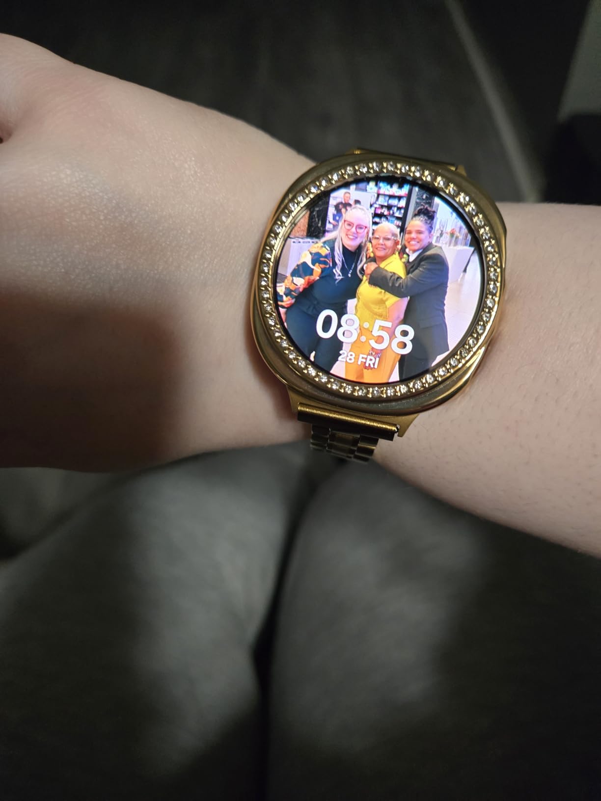 Samsung Galaxy Watch 8 (2025) 40mm LTE Smartwatch, Cushion Design, Fitness Tracker, Sleep Coaching, Running Coach, Energy Score, Heart Rate Tracking, Graphite (Renewed) customer photo 1