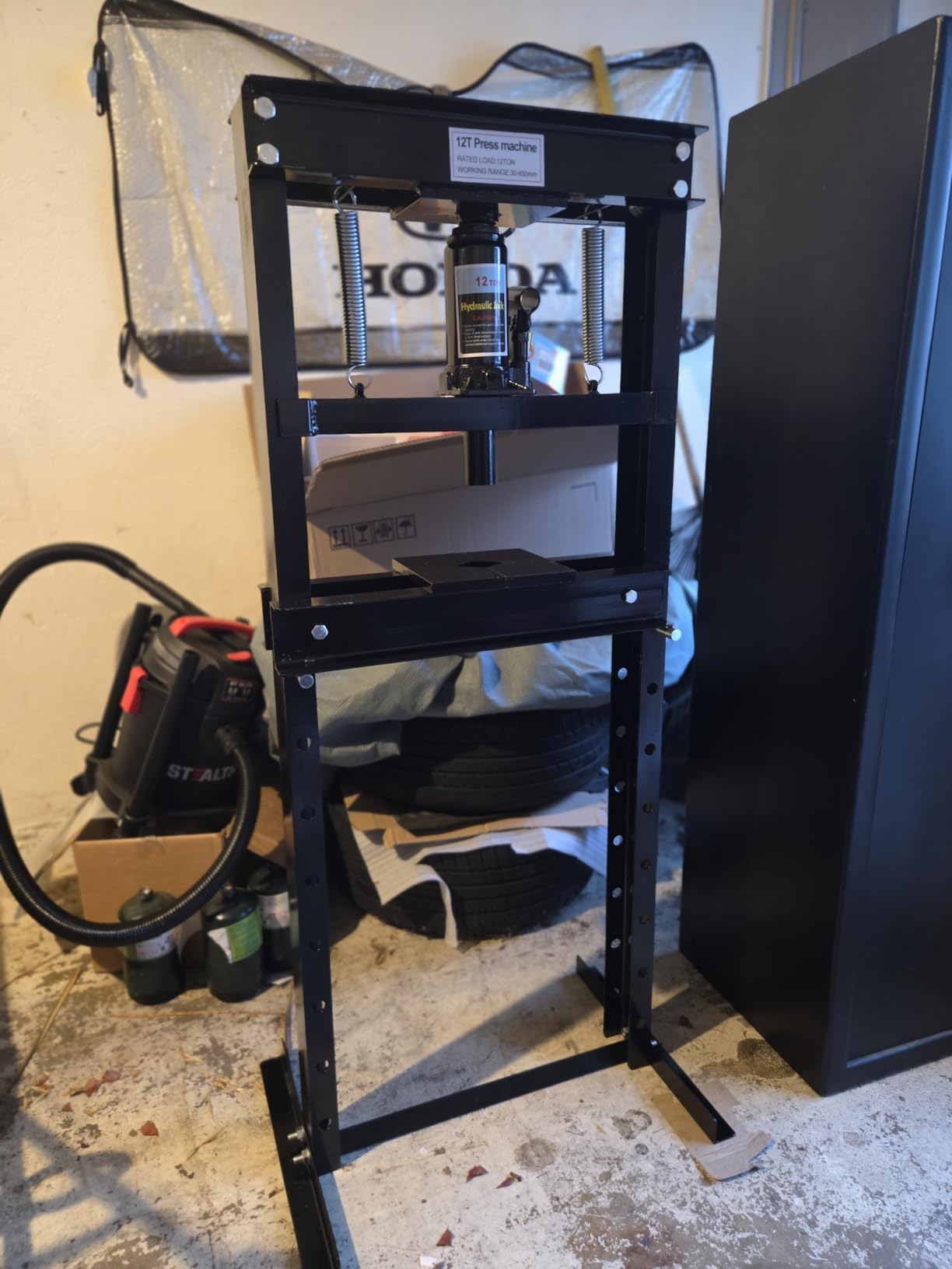 12 Ton Hydraulic Press, H-Frame Garage Floor Shop Press with Press Plates, Heavy-Duty Adjustable Hydraulic Shop Press, for Auto Bending Stamping, Red customer photo 1