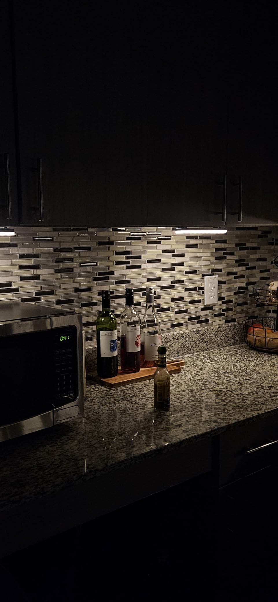 EZVALO 80 RGB Color Changing Under Cabinet Lighting Wireless, 1800mAh Rechargeable Shelf Lights, Magnetic, Timer & Dimmable Bar Light with Remote for Kitchen, Display Case, Cabinet, 6Pack customer photo 2