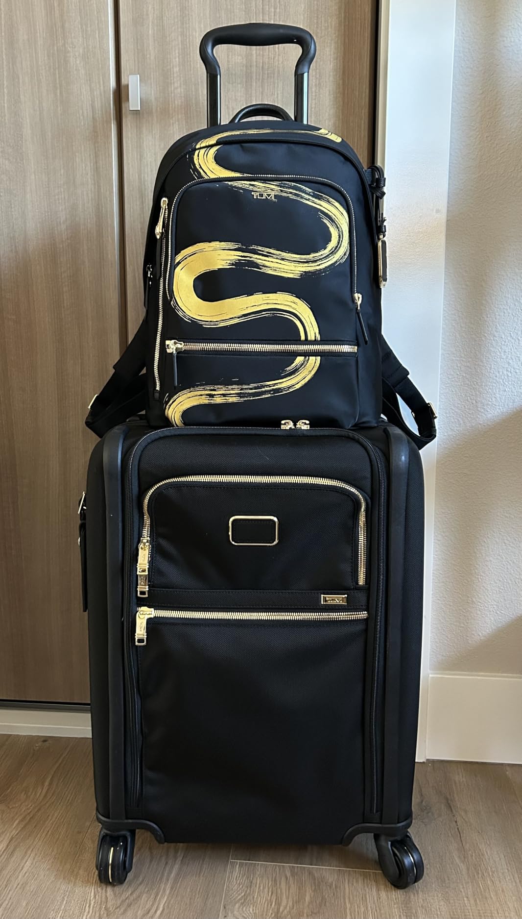 TUMI Alpha Large Dual Access Expandable 4-Wheeled Carry-On Luggage - Zip Expansion, Travel Suitcase - TSA Lock Tracer customer photo 1