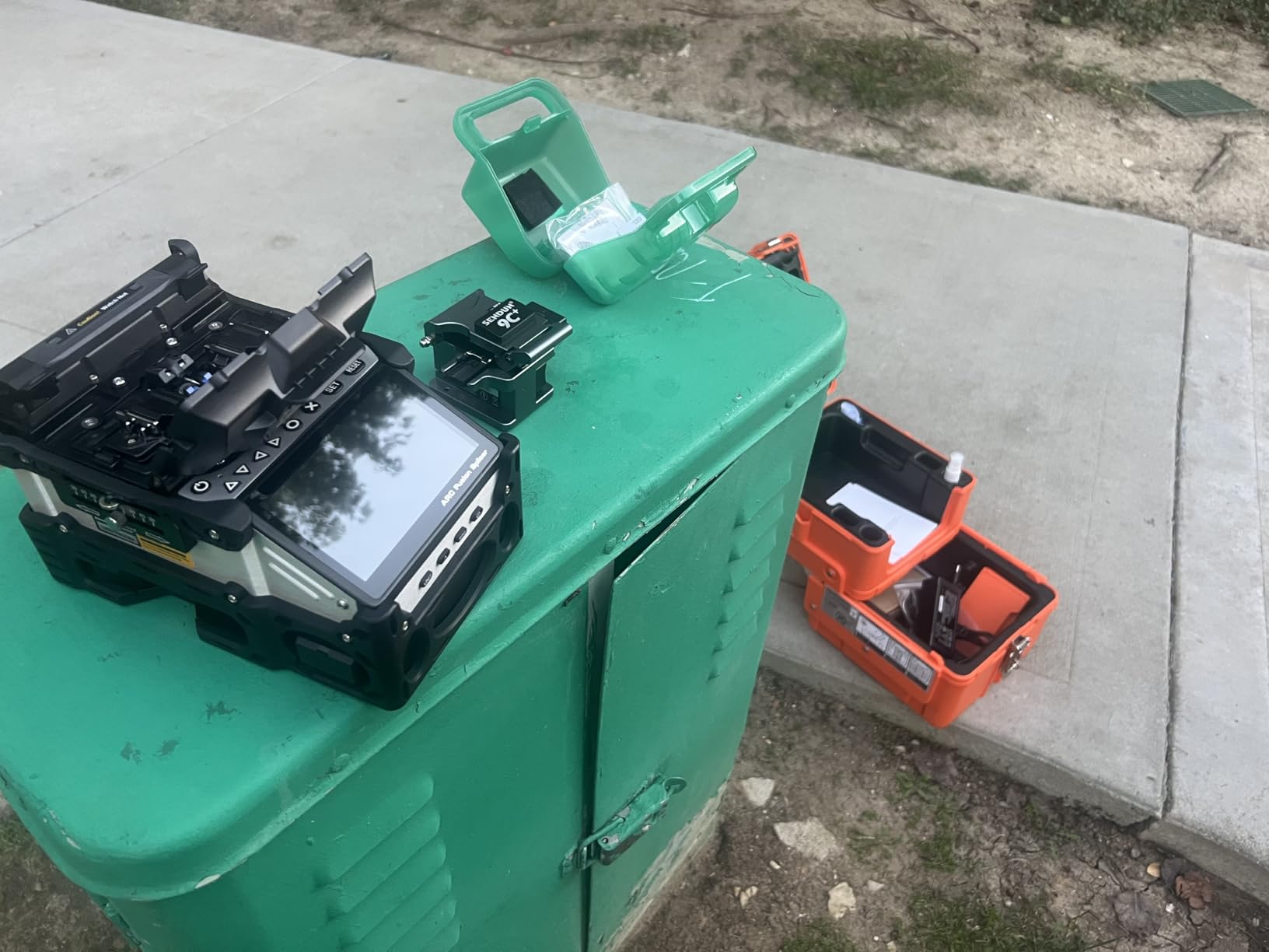 SENDUN Fiber Optic Fusion Splicer with OPM and VFL, Six Motor Core Alignment Fiber Splicer Machine with 7200 mAh Battery & 4.3-inch Touch Screen, Astonishing Fast 5s Splicing & 11s Auto-Heating, SD-9C customer photo 1