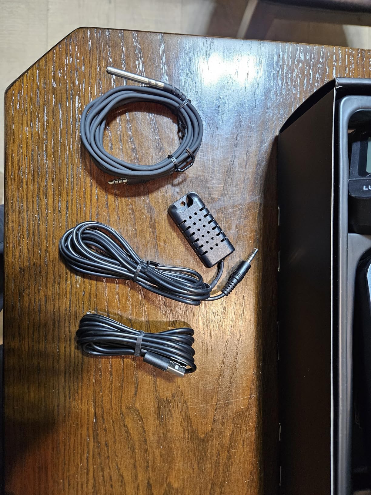 LUXBIRD WiFi Temperature & Humidity Controller LTC-318-W, Smart Thermostat Humidistat Outlet with Split Monitor, Dual-Zone Temperature Humidity, App Control for Grow Tent Greenhouse Reptile Terrarium customer photo 2