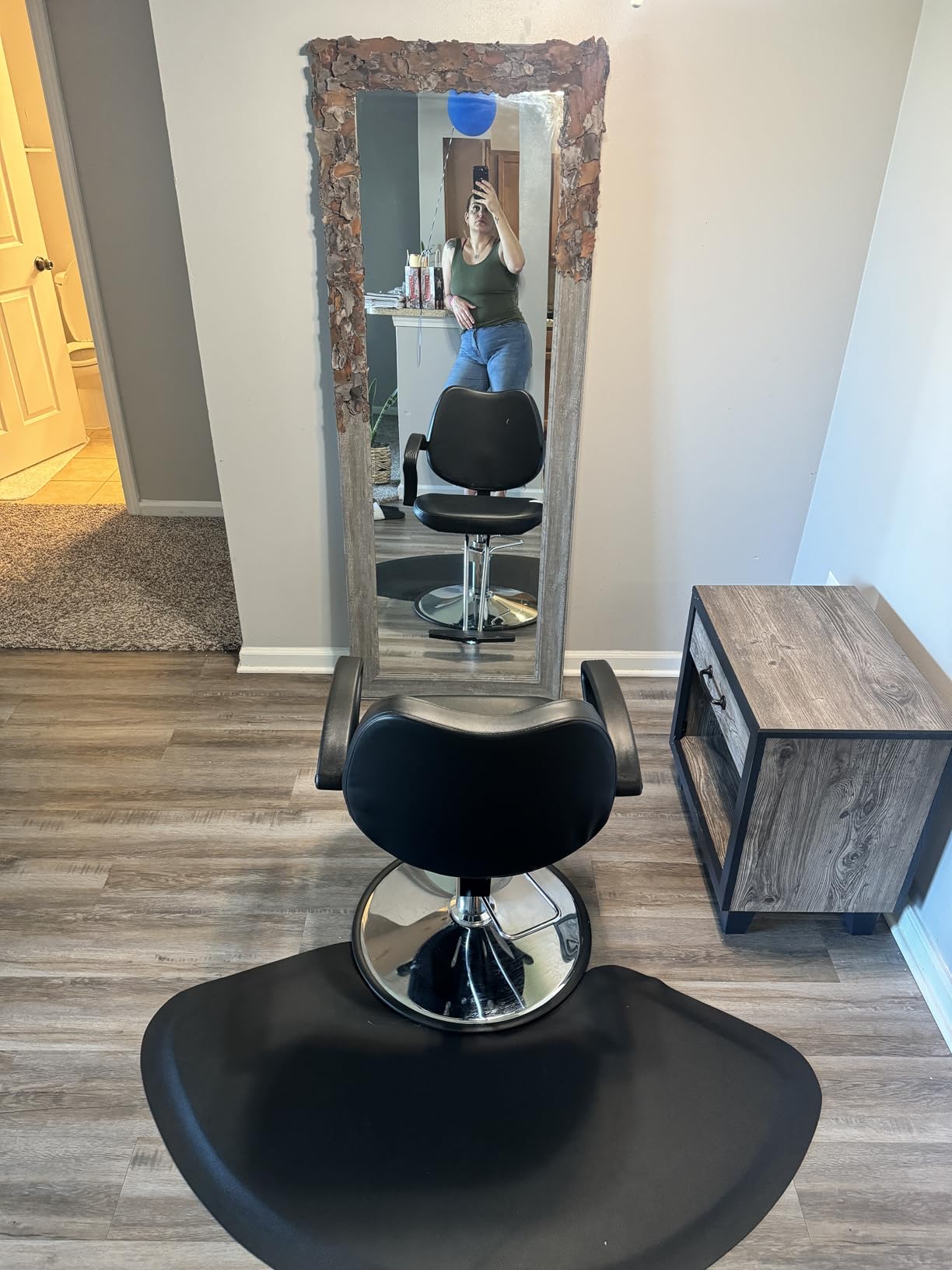 BestMassage Hydraulic Reclining Barber Chair Burgundy, Heavy Duty All Purpose Salon Chair with Adjustable Headrest Footrest and Hydraulic Pump customer photo 1