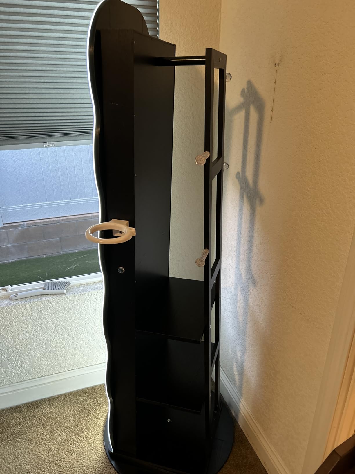 Vlsrka LED Mirror Jewelry Cabinet Standing, 360° Swivel Jewelry Aromire Organizer with Wavy Mirror, Lockable Jewelry Mirror with Storage, Jewelry Cabinet, Interior Mirror, Flodable Shelf, (LED White) customer photo 1