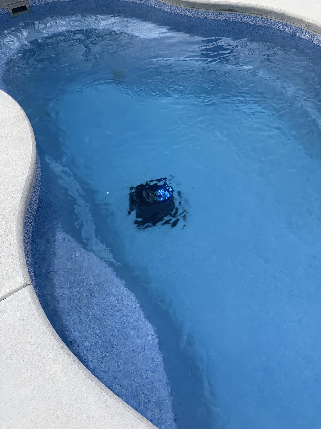 (2026 New) AIPER Scuba V3 AI Vision Cordless Robotic Pool Cleaner, 10x Faster Pool Cleaning with AI Patrol, 24/7 Auto Cleaning, Smart Waterline Parking & Multi-Layer Filtration customer photo 2