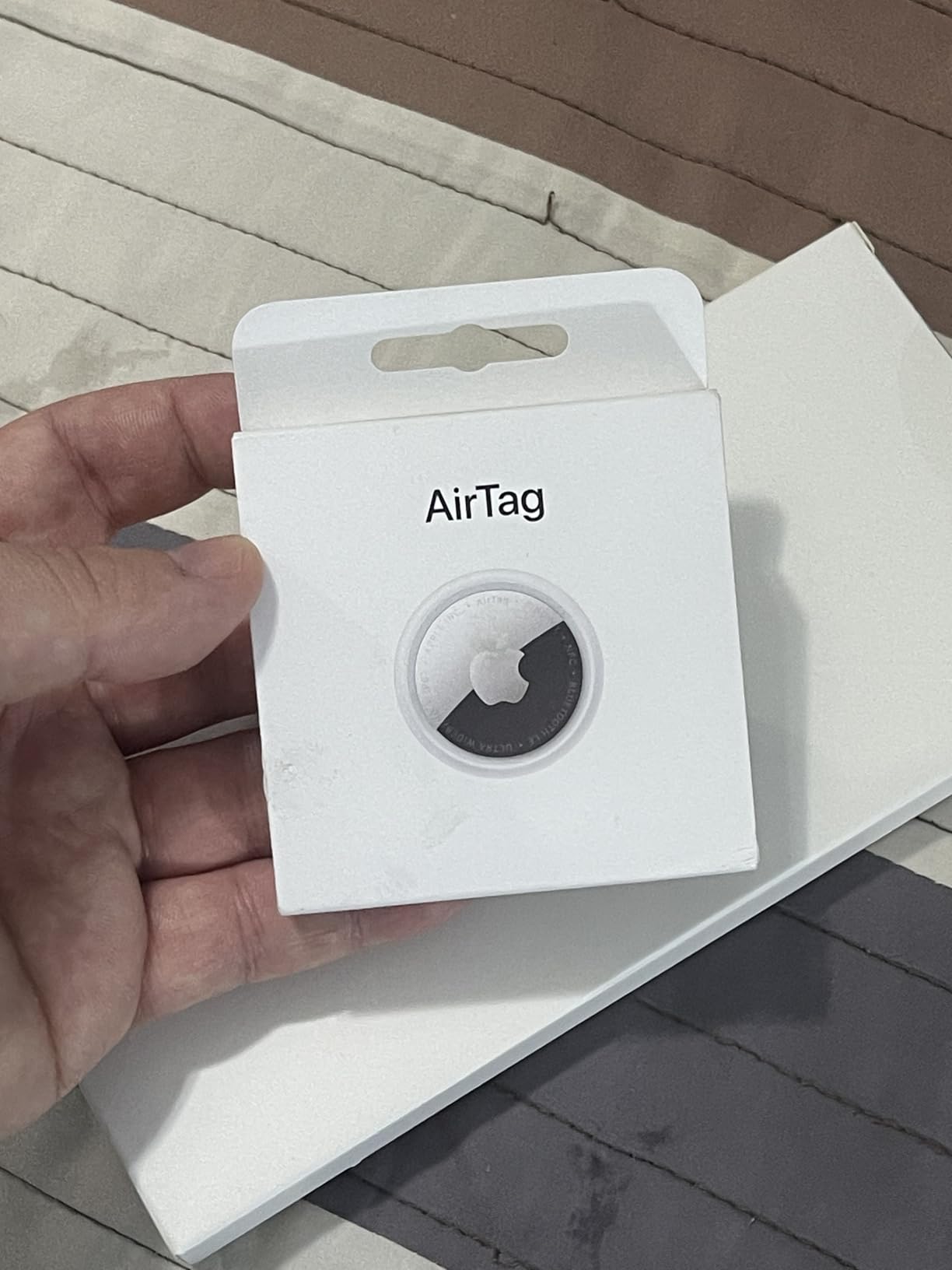 AirTag (2nd Generation) 4 Pack - Bluetooth Tracker for Keys, Wallet, Luggage, Backpack and More customer photo 10