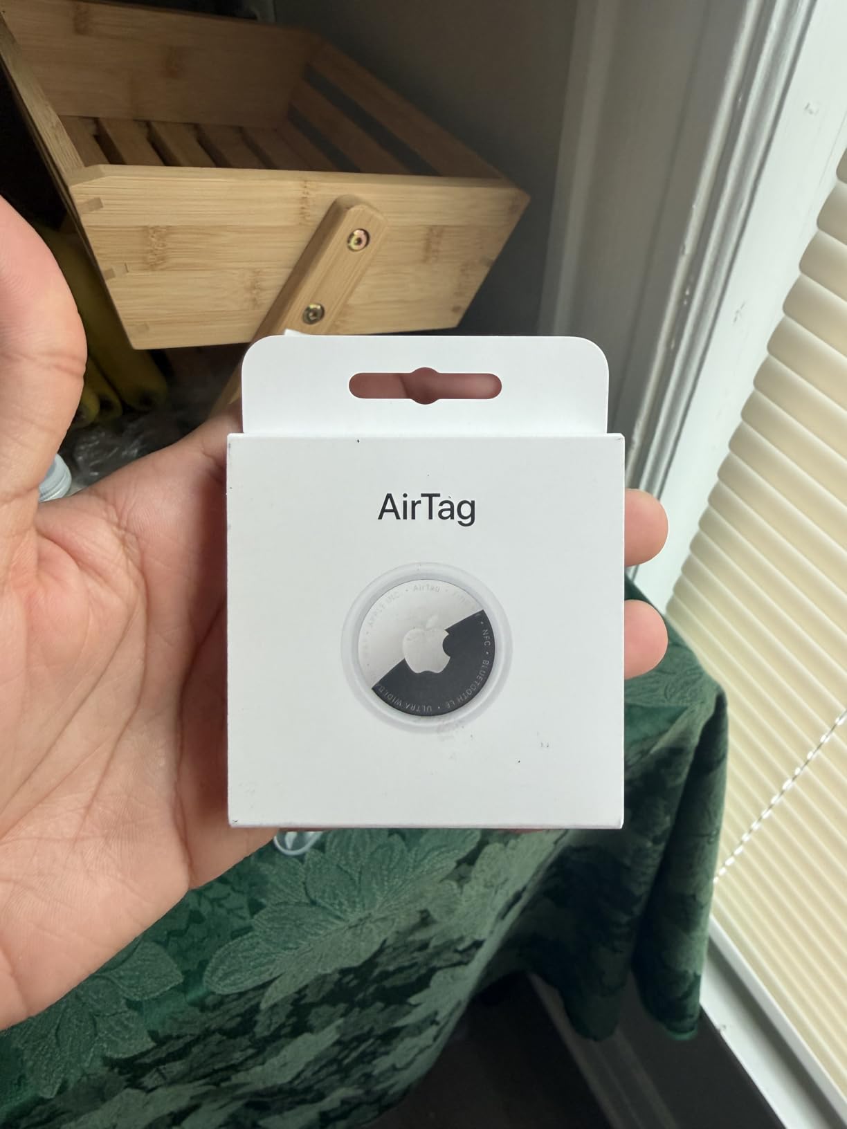 AirTag (2nd Generation) 4 Pack - Bluetooth Tracker for Keys, Wallet, Luggage, Backpack and More customer photo 8