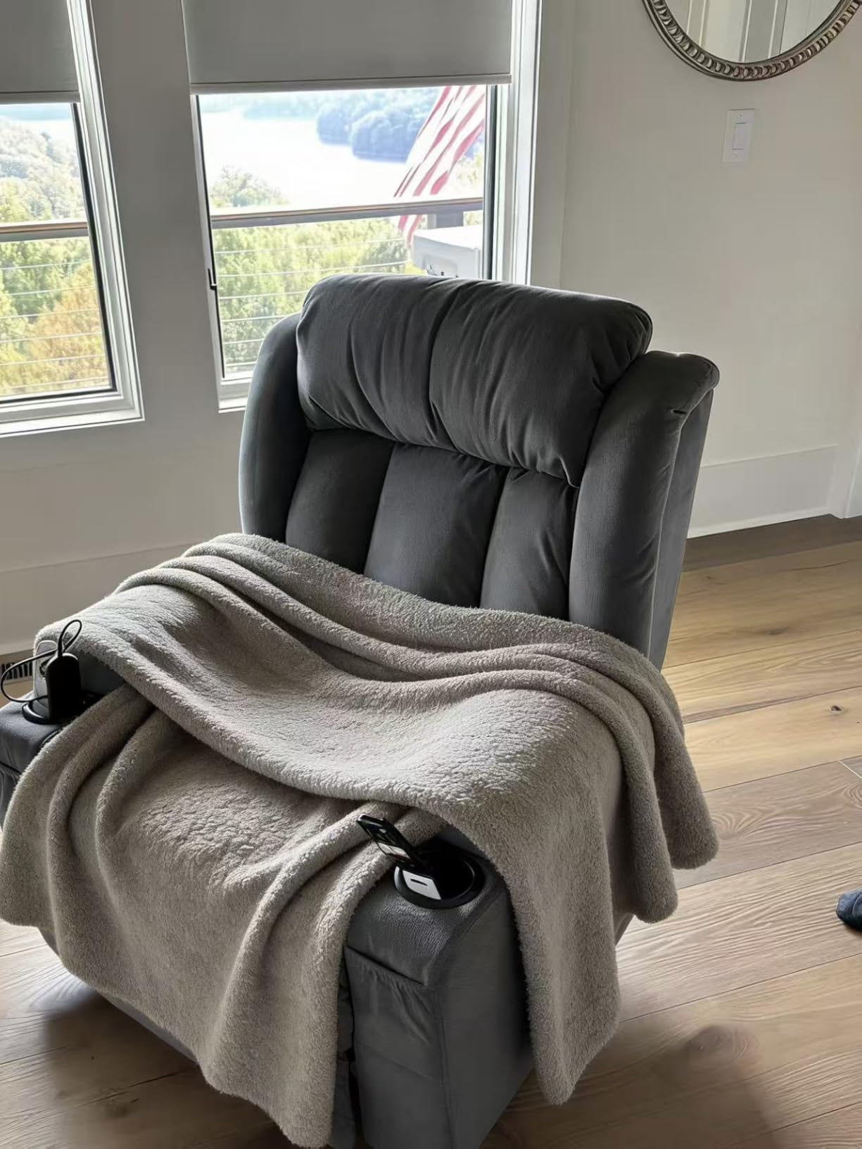 BOSMILLER Power Lift Recliner Chair with Massage and Heat for Elderly, Electric Recliner Single Sofa with Two Cup Holders, Extended Footrest, Side Pocket and USB Charge Port for Living Room customer photo 1