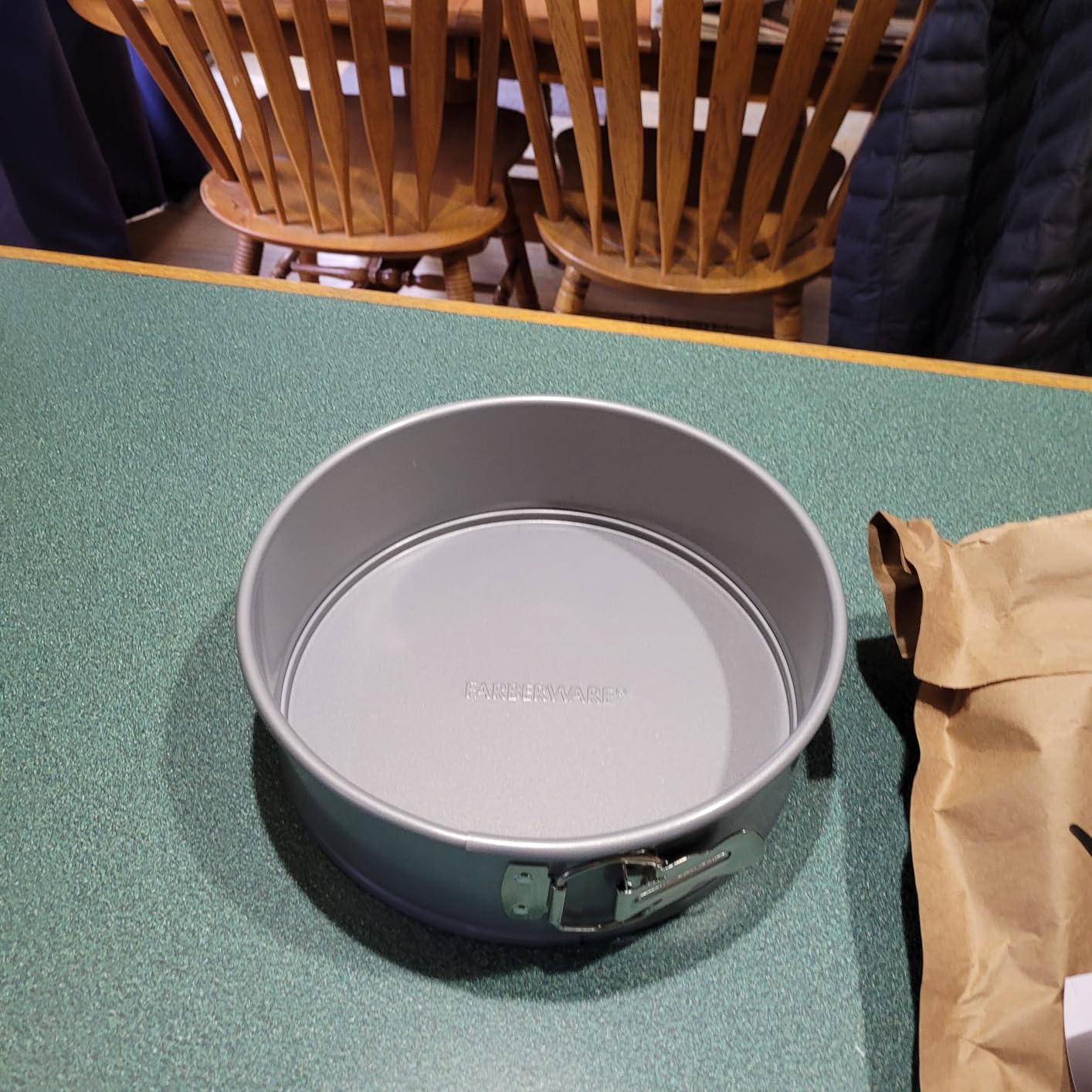 Farberware Nonstick Bakeware 9-Inch Round Springform Pan, Gray customer photo 2