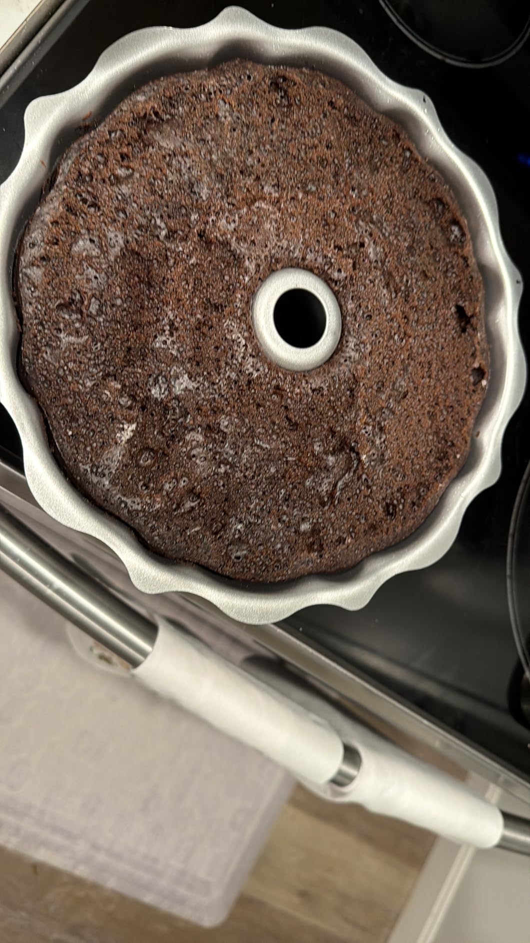 Cuisinart Chef's Classic Nonstick Bakeware 9-1/2-Inch Fluted Cake Pan, Silver customer photo 2