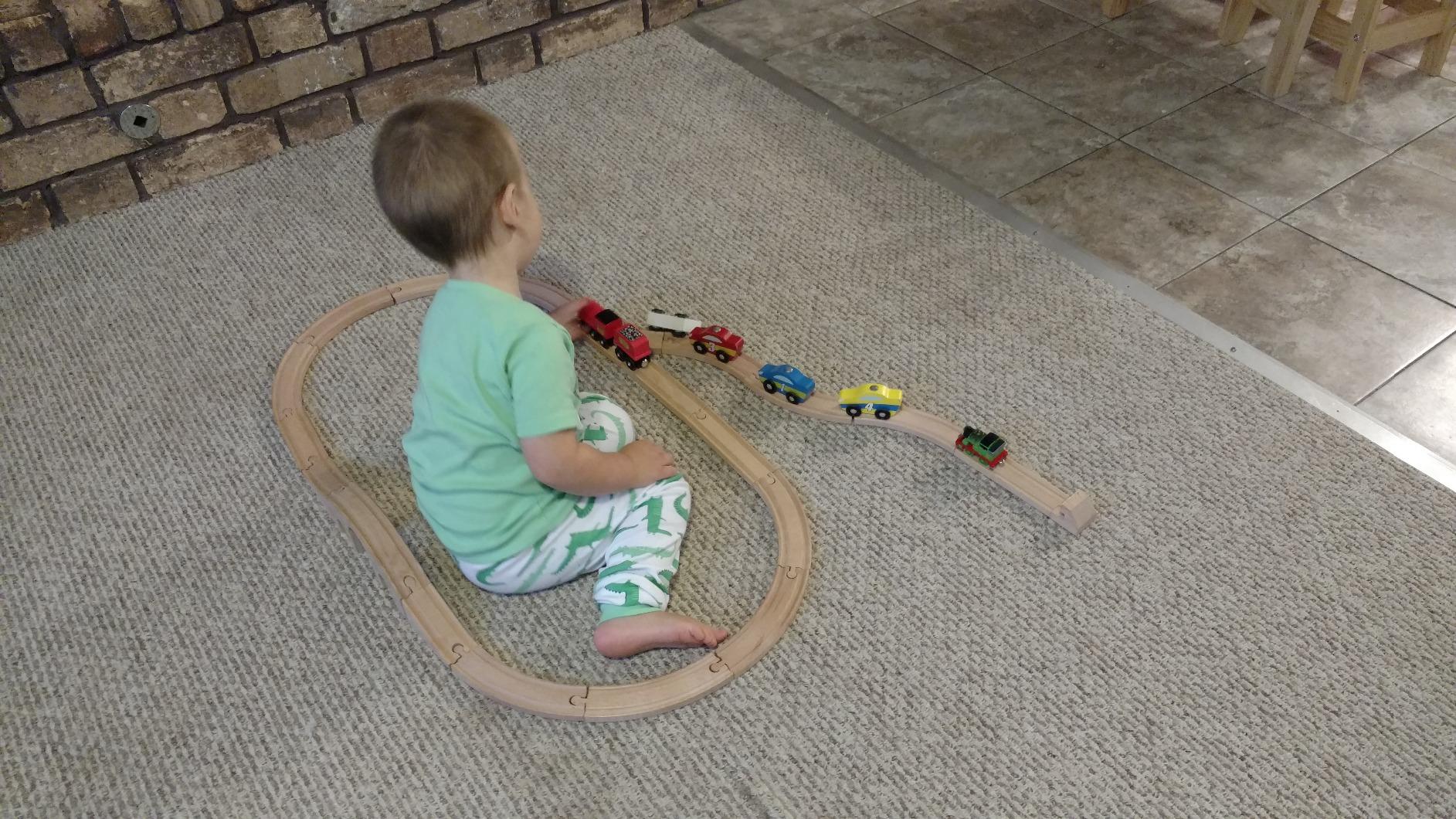 Melissa & Doug Classic Wooden Figure Eight Train Set (22 pcs) customer photo 1
