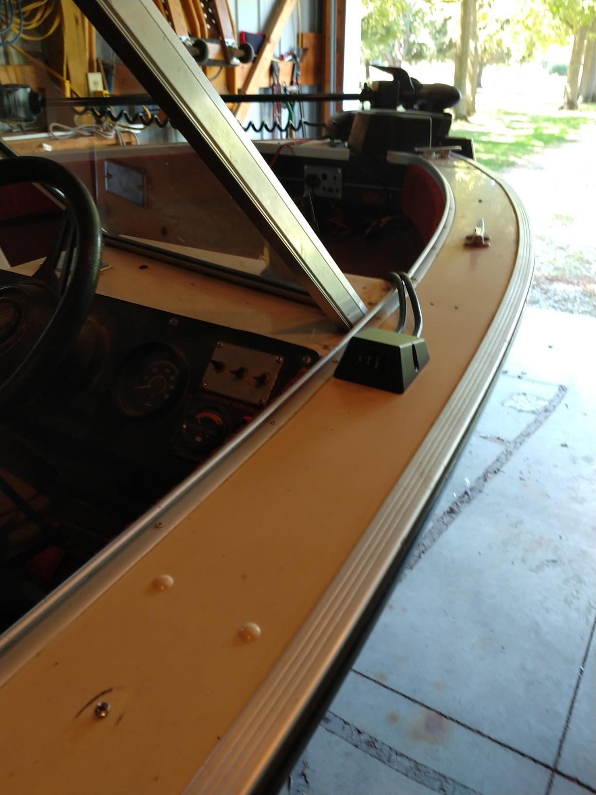 Minn Kota Deckhand Electric Anchor Winch - DH-25R customer photo 1