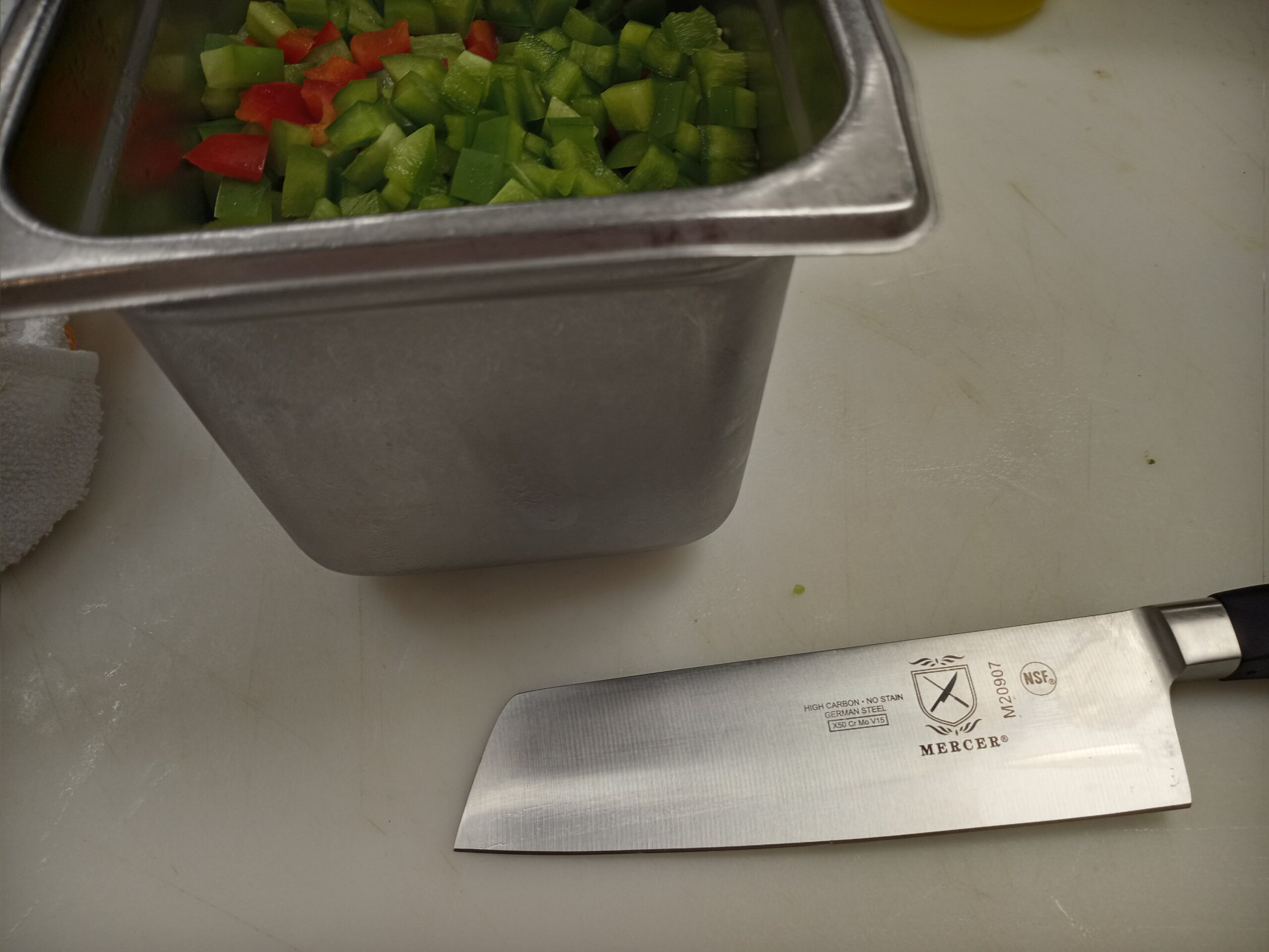 Mercer Culinary M20907 Genesis 7-Inch Nakiri Vegetable Knife, Black customer photo 2