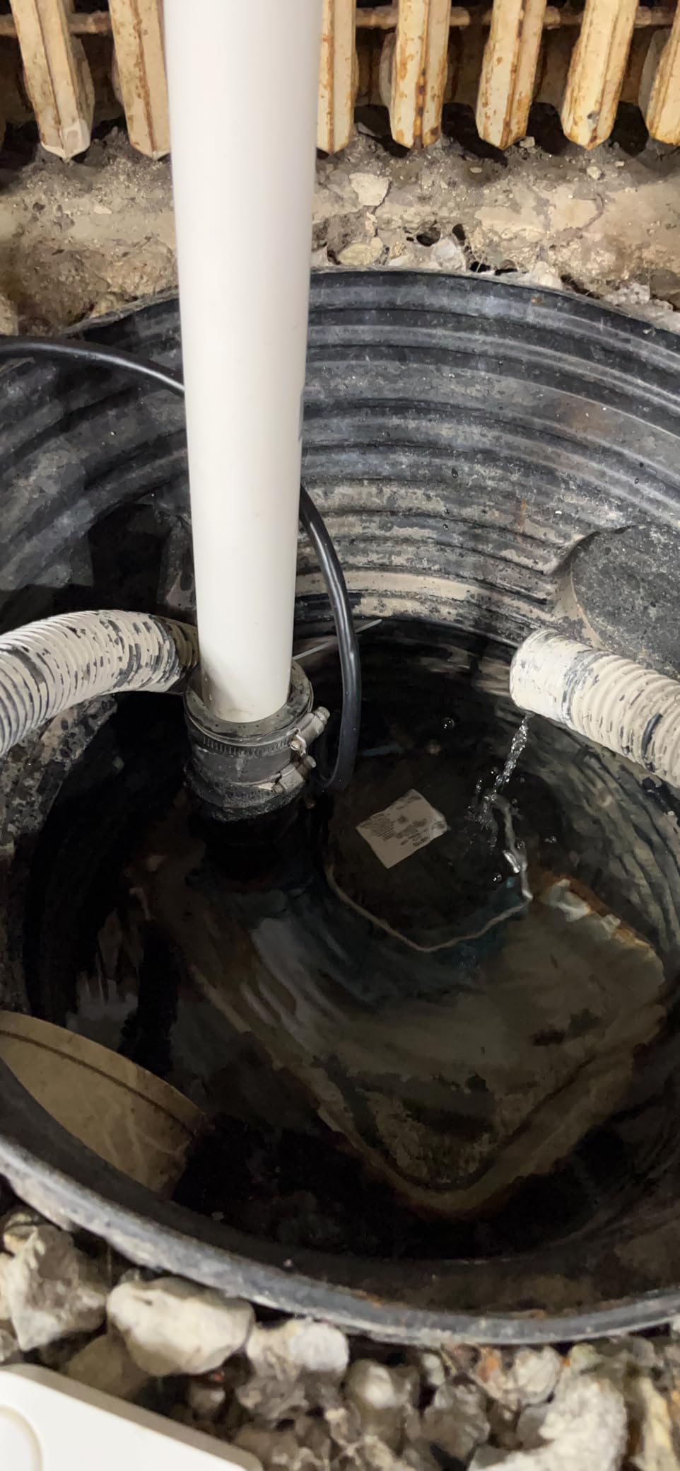 Little Giant 6-CIA 115 Volt, 1/3 HP, 2760 GPH Cast Iron Automatic Submersible Sump Pump with Integral Diaphragm Switch customer photo 2