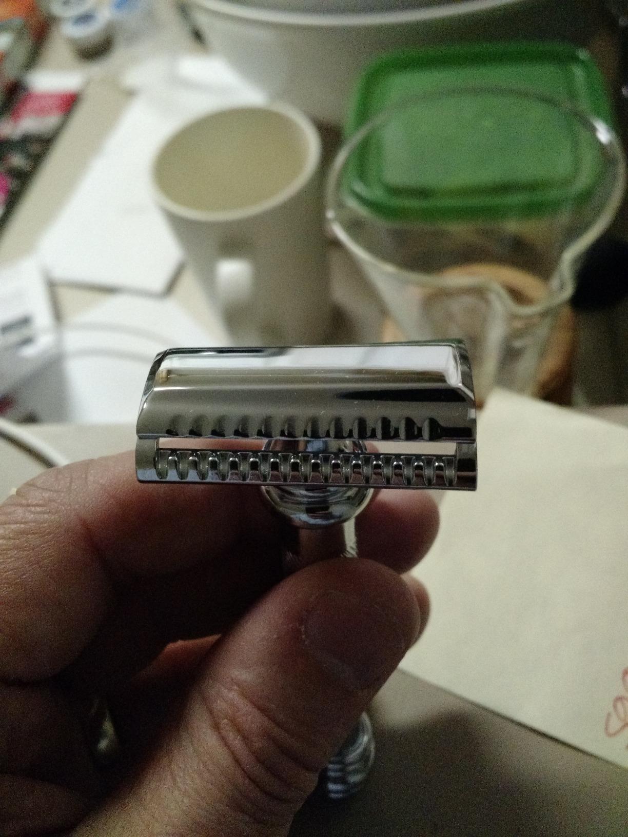 MERKUR 37C Double Edge Safety Razor | Slant Bar Design - Standard Handle | Made in Germany | Plastic-Free | Two Piece Design customer photo 1