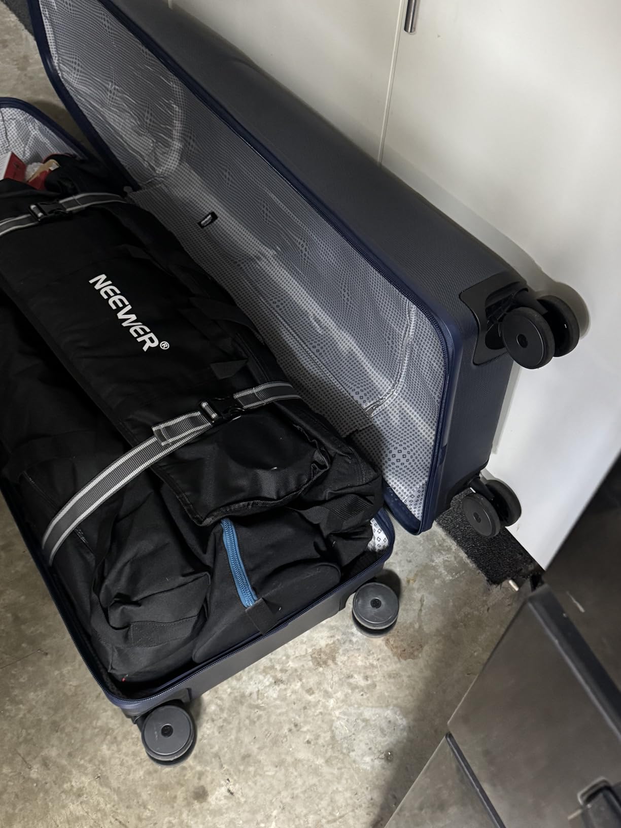 Samsonite Tour Deluxe Golf Hard Case Golf Travel Bag, Lightweight & Durable ABS Shell, 360 Degree Multi-Directional Wheels customer photo 2