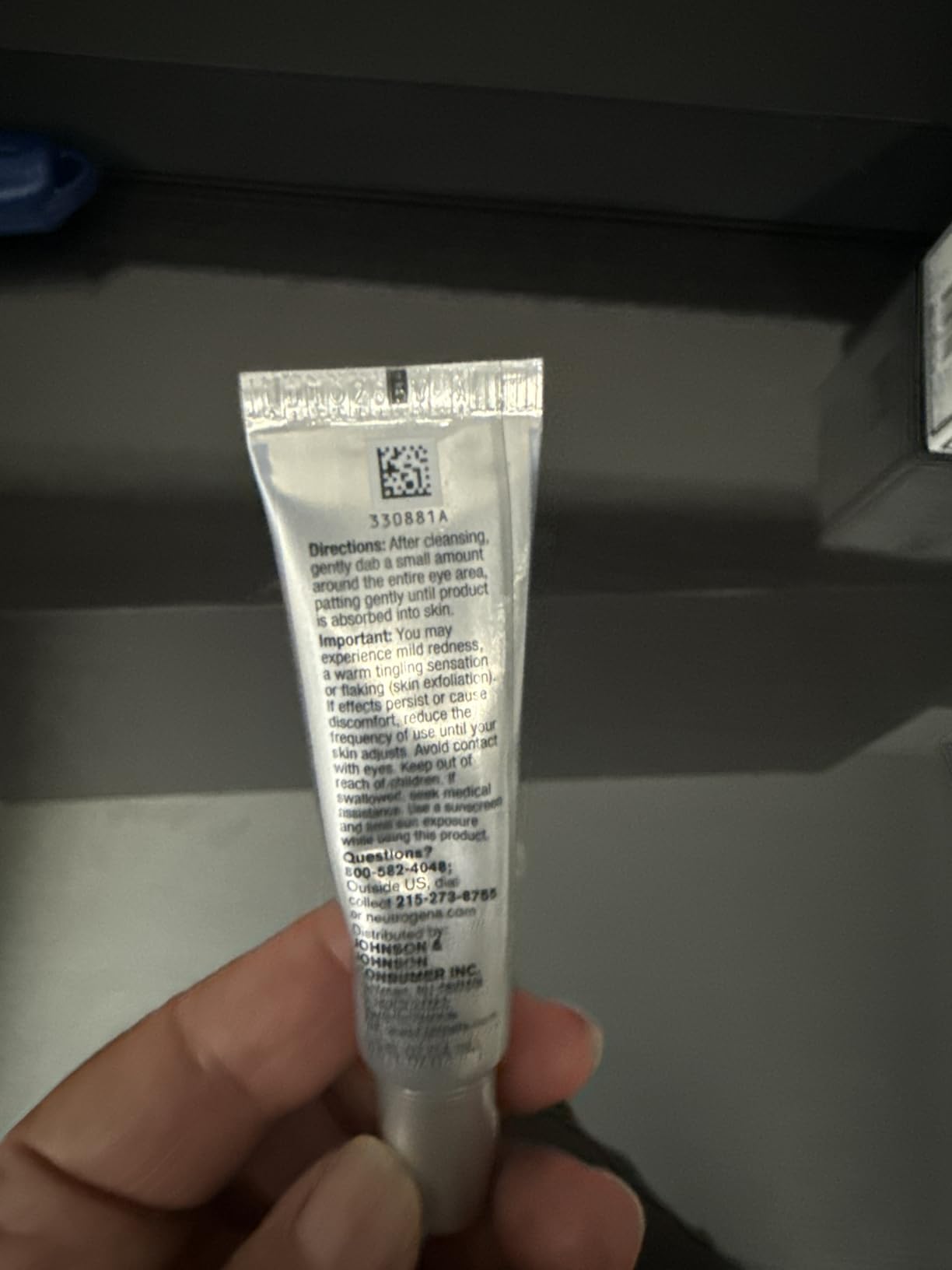 Neutrogena Rapid Wrinkle Repair Retinol Eye Cream for Dark Circles, Daily Anti-Aging Under Eye Cream with Retinol & Hyaluronic Acid to Fight Fine Lines, Wrinkles, & Dark Spots, 0.5 fl. oz customer photo 1