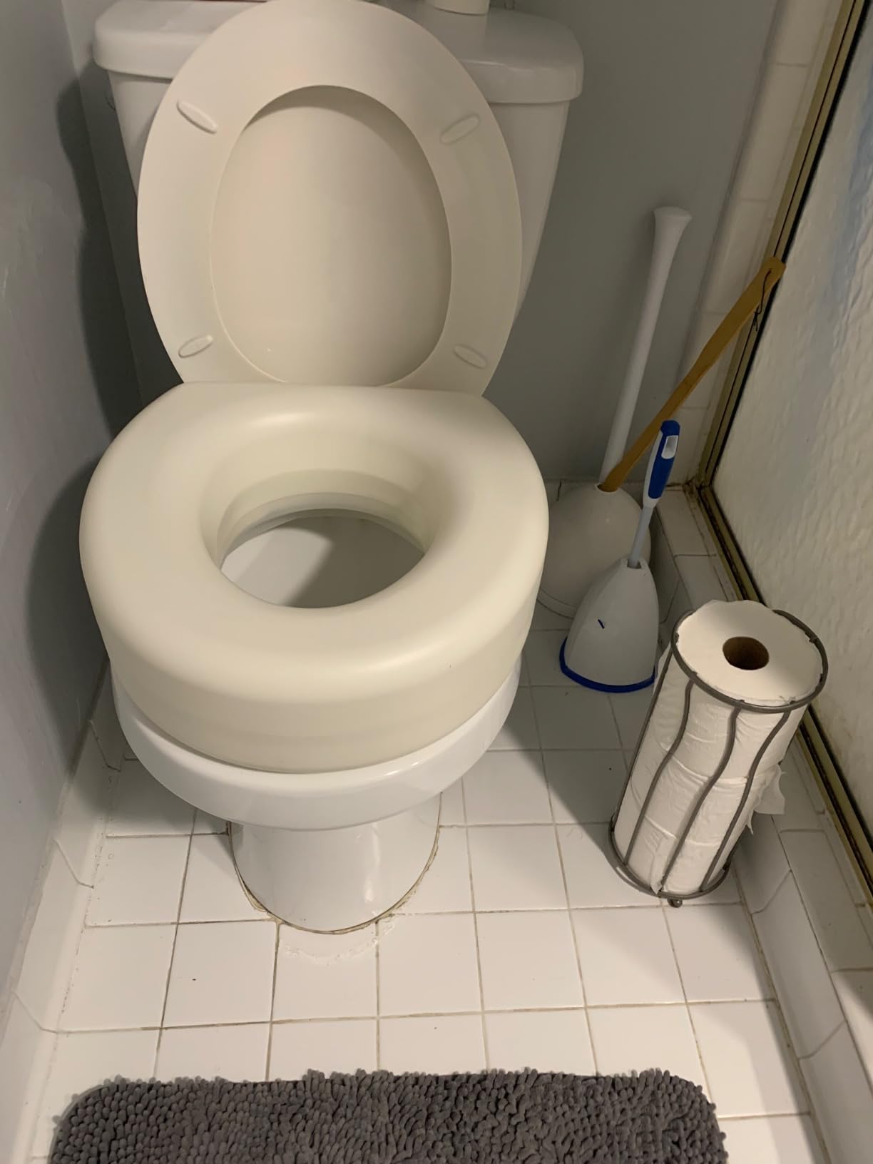 AquaSense 4-Inch Portable Toilet Seat Riser - Elevated Toilet Seat for Seniors - Easy Installation - Sturdy Non-Skid Design - Fits Round Toilets - Post-Surgery & Mobility Aid customer photo 1