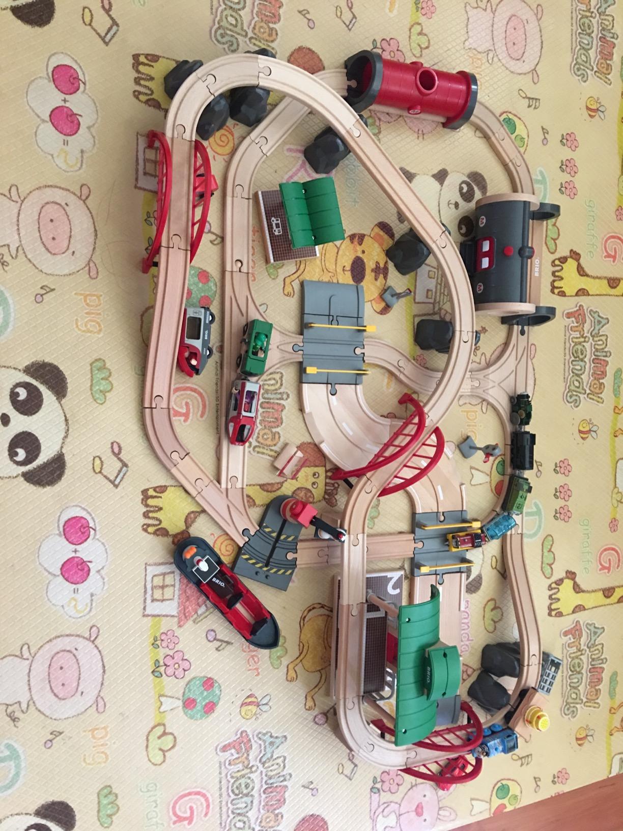 BRIO World Deluxe Railway Set - 87-Piece Wooden Train Set - Includes Passenger & Freight Trains, Stations, Accessories - Safe & Sustainable - MESH Accredited Fun Play for Kids Ages 3 & Up customer photo 2