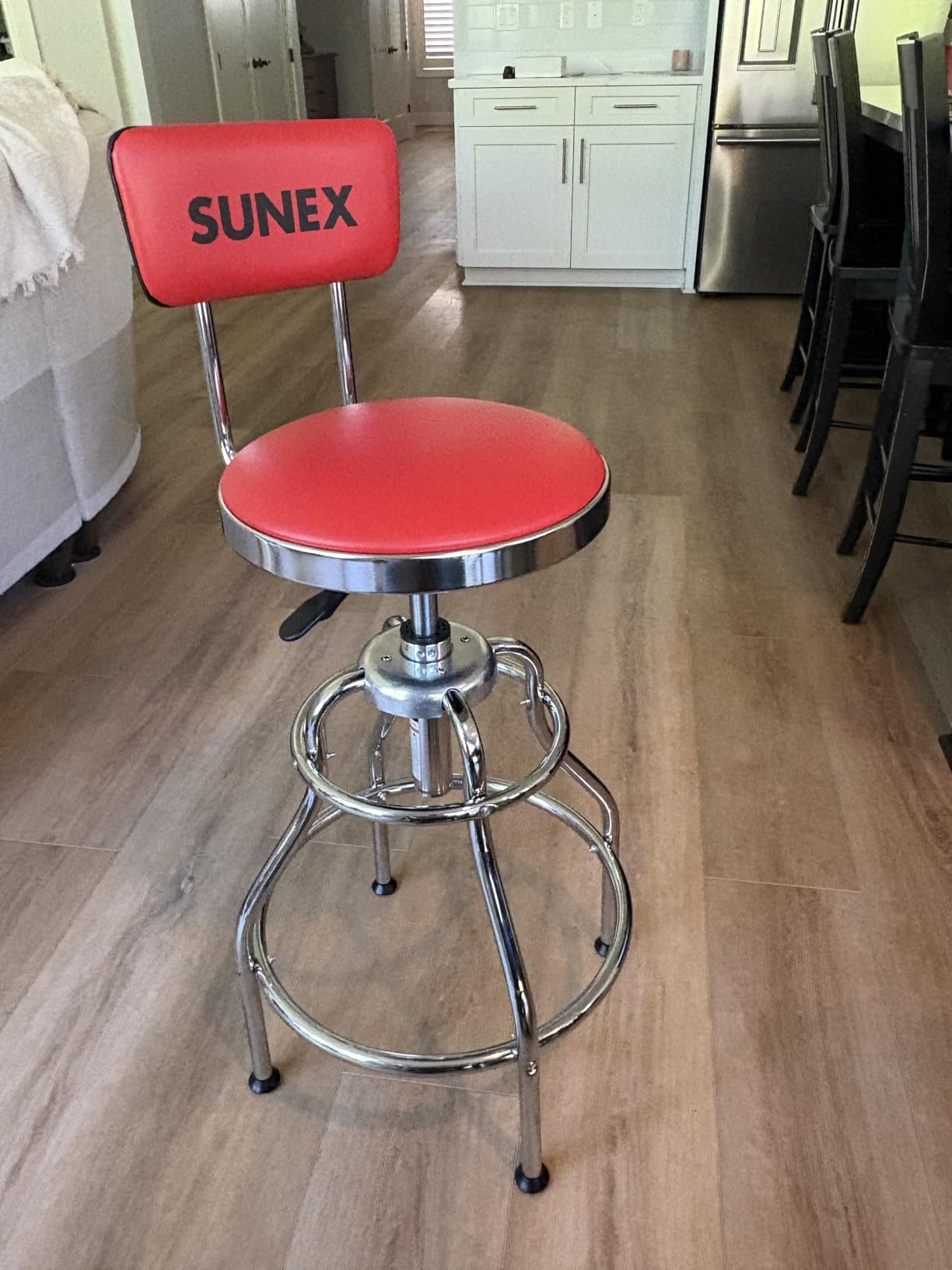 SUNEX TOOLS 8516 Hydraulic Shop Stool, High-Polished Chrome Finish, Hydraulic Seat Adjustment, Vinyl Padded Adjustable Seat and Backrest, Slip Resistant Feet, 250-Pound Capacity customer photo 1