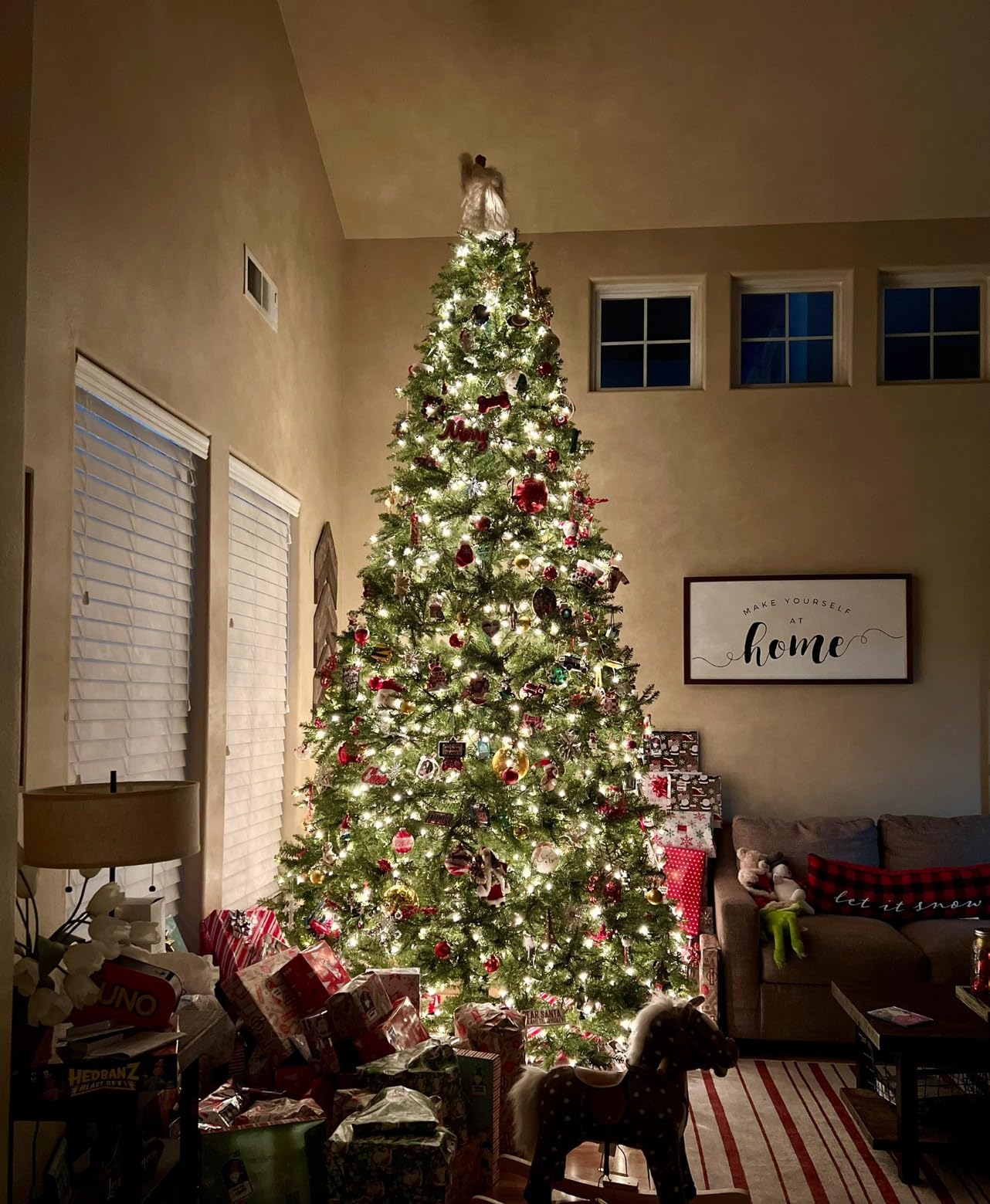 National Tree Company Pre-Lit Artificial Full Christmas Tree, Green, Dunhill Fir, White Lights, Includes Stand, 9 Feet customer photo 1
