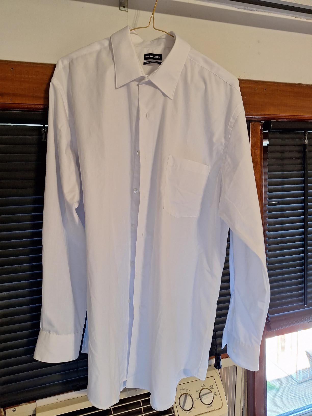 Van Heusen Men's Dress Shirt Fitted Poplin Solid customer photo 1
