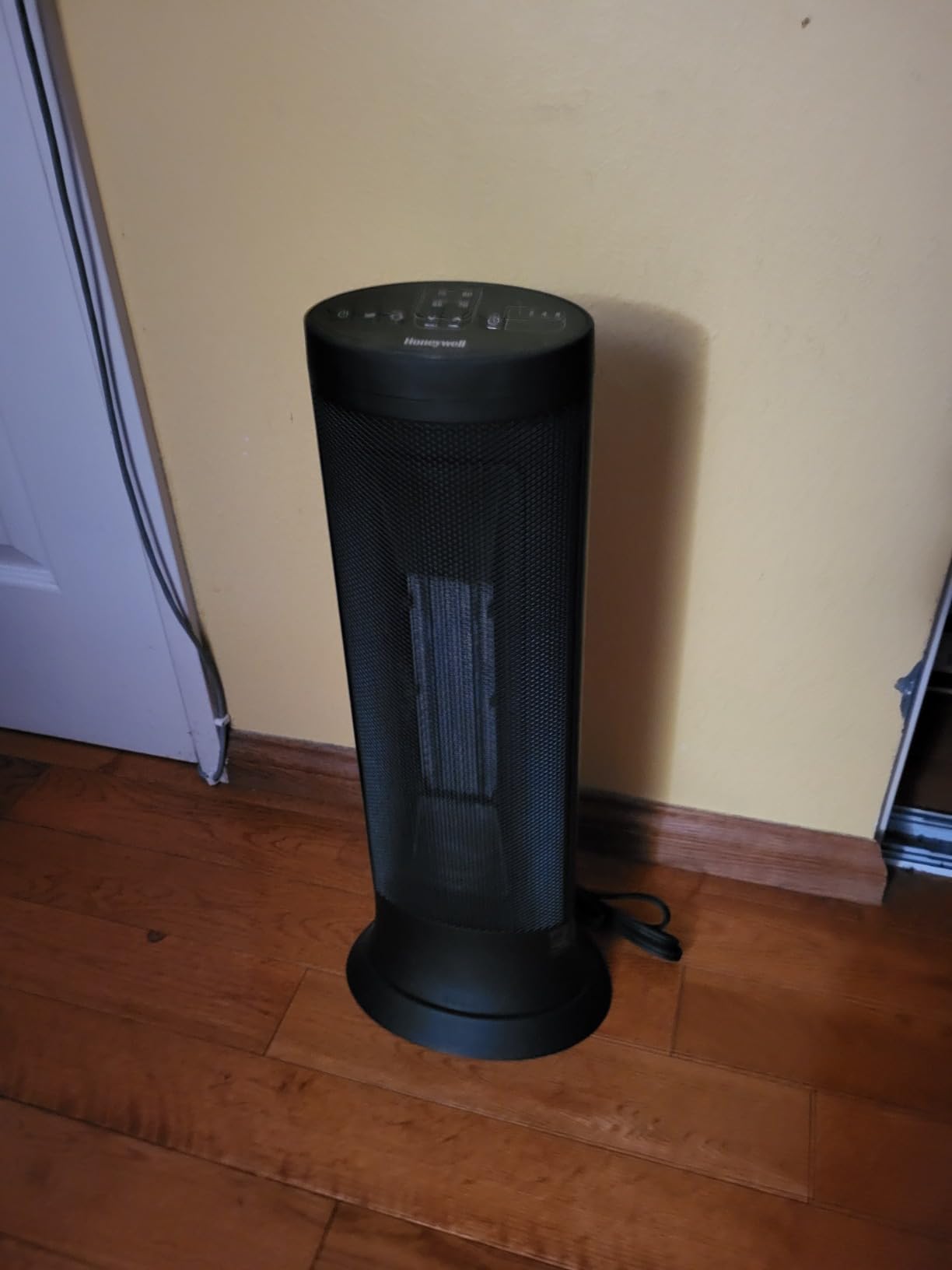 Honeywell HCE322V Digital Ceramic Tower Heater Whole Room 1500 Watt Black Oscillating Room Heater with Programmable Thermostat, 2 Heat Settings, Auto-Off Timer, Dust Filter customer photo 1