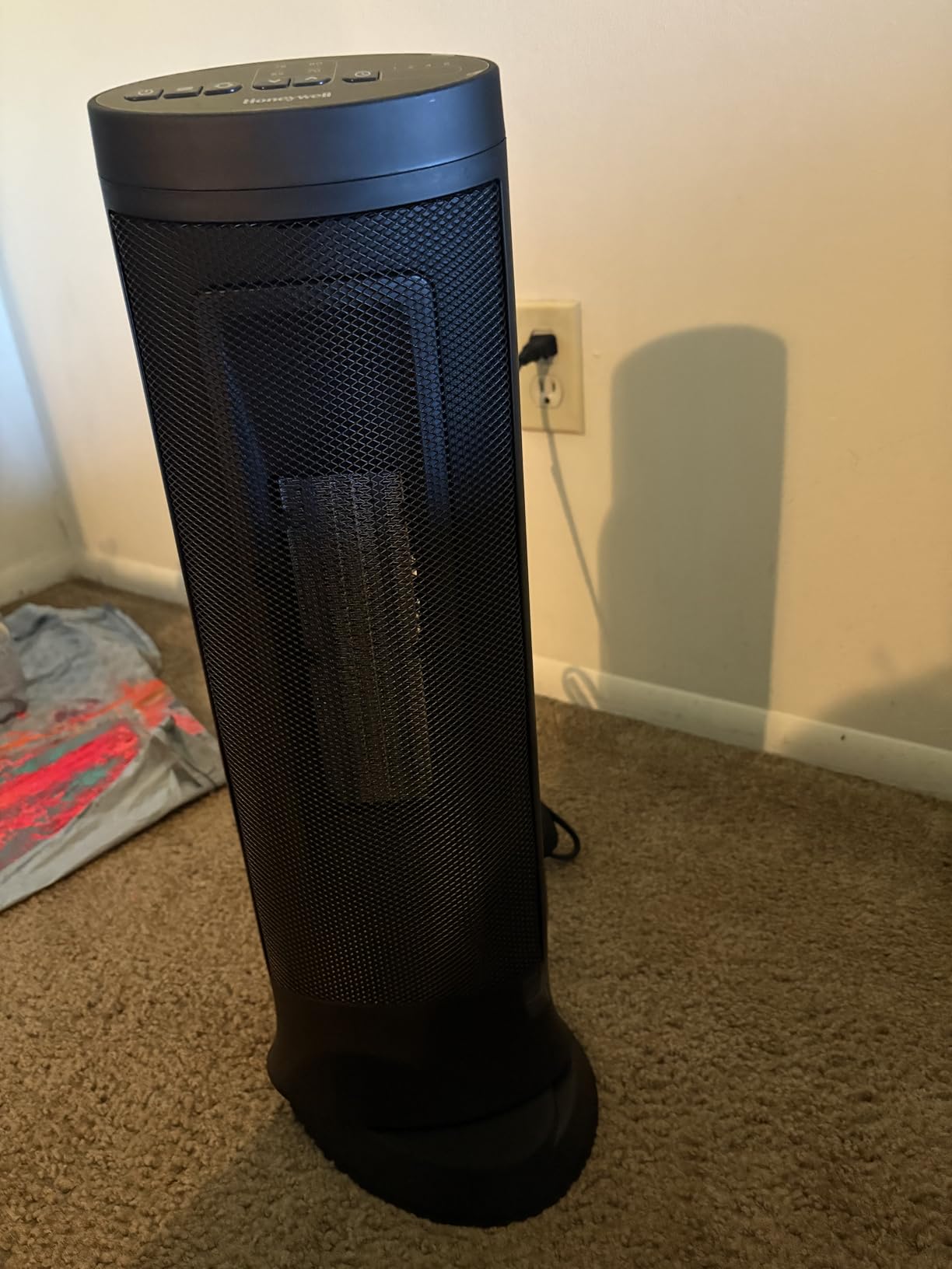 Honeywell HCE322V Digital Ceramic Tower Heater Whole Room 1500 Watt Black Oscillating Room Heater with Programmable Thermostat, 2 Heat Settings, Auto-Off Timer, Dust Filter customer photo 2