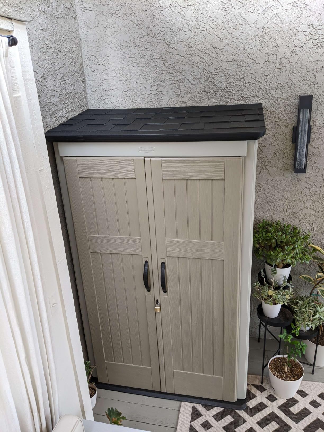 Rubbermaid Vertical Resin Outdoor Storage Shed With Floor (4 x 2.5 Ft) Weather Resistant Beige/Brown customer photo 2