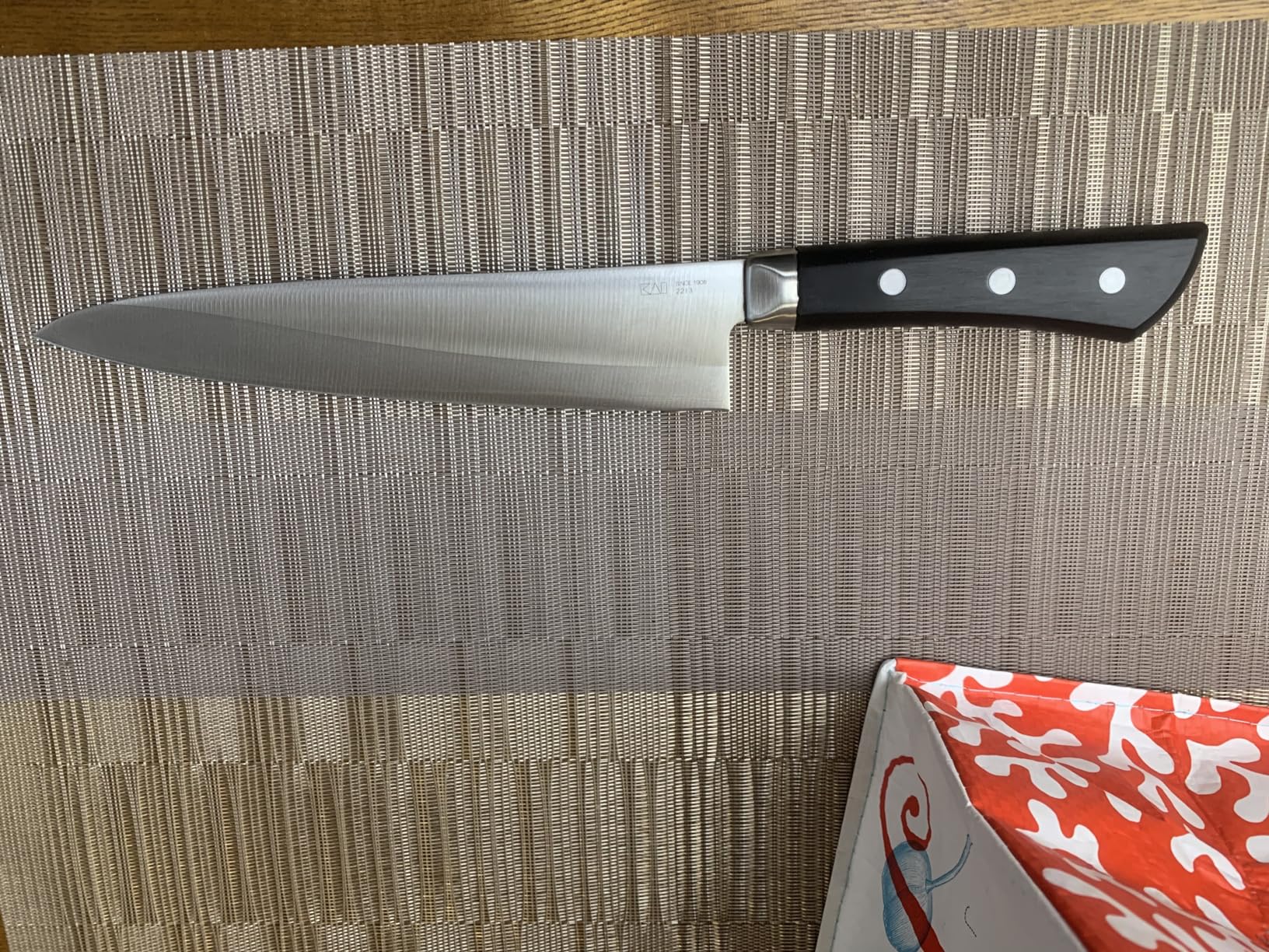 Kai KAI AE2908 Gyuto Knife Seki Magoroku Akane 8.3 inches (210 mm), Made in Japan, Dishwasher Safe, Easy Care customer photo 2