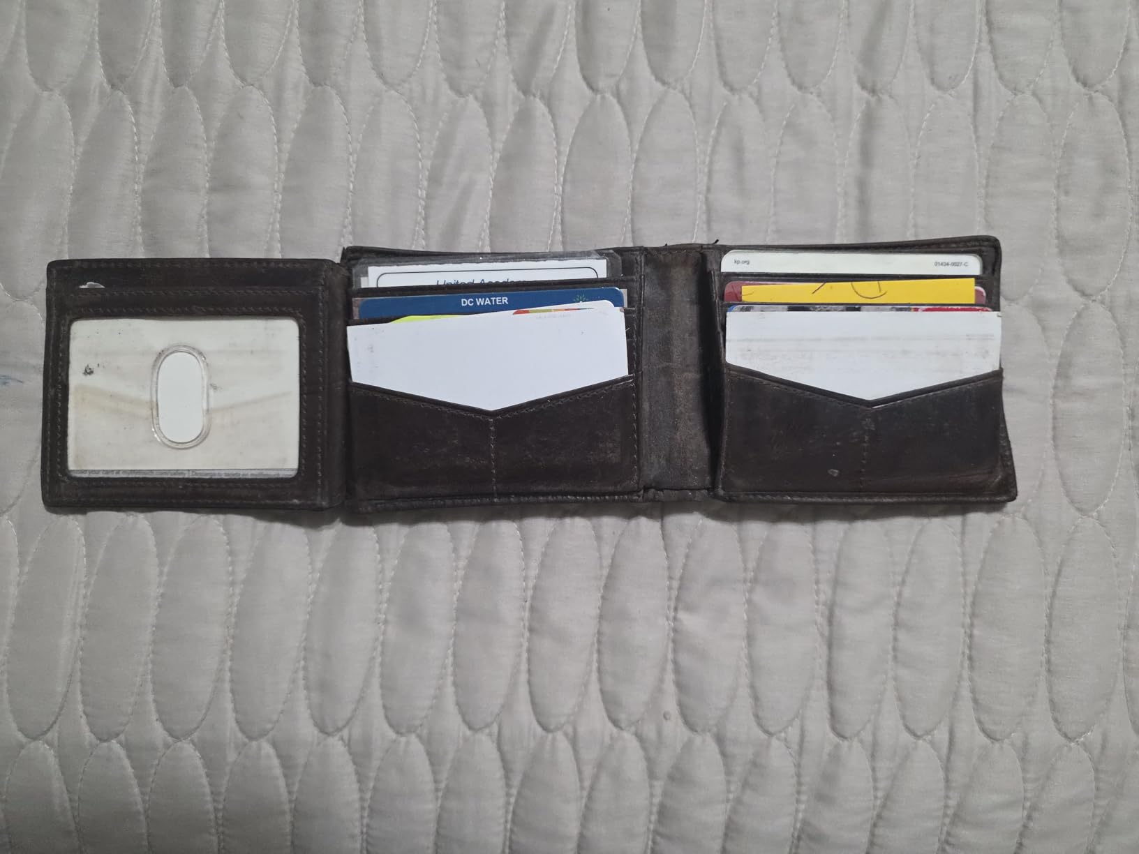 Fossil Men's Derrick RFID-Blocking Leather Bifold Wallet with Flip ID Window for Men customer photo 1