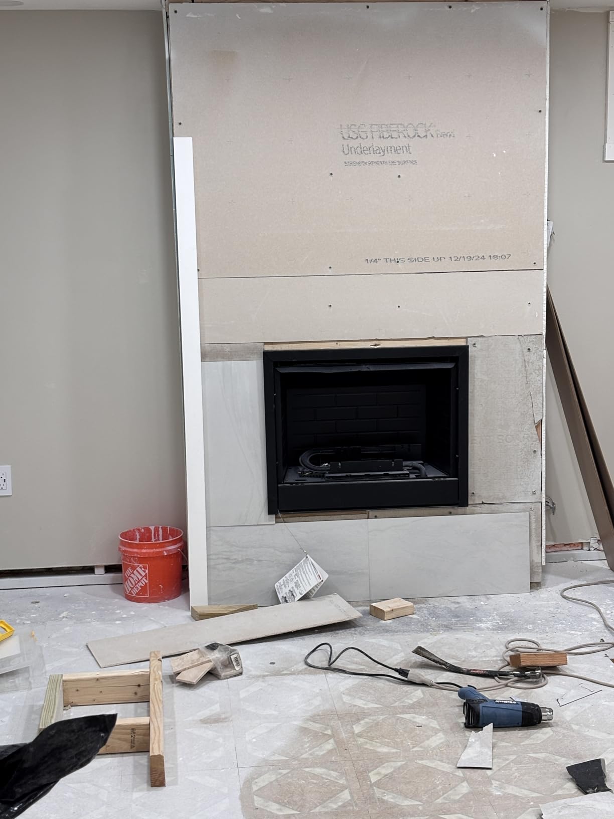 Duluth Forge Ventless 26,000 BTU Heats 1,350 Square Feet Dual Fuel No-Clearance Gas Fireplace Insert with Remote Control, Black customer photo 1