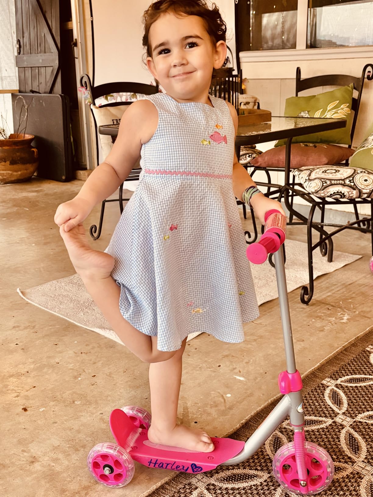 Razor Jr. Lil' Kick - 3-Wheel Kick Scooter for Younger Children (Ages 3+), Max Rider Weight 44 lb (20 kg) customer photo 1