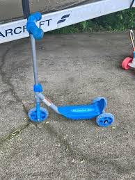 Razor Jr. Lil' Kick - 3-Wheel Kick Scooter for Younger Children (Ages 3+), Max Rider Weight 44 lb (20 kg) customer photo 2