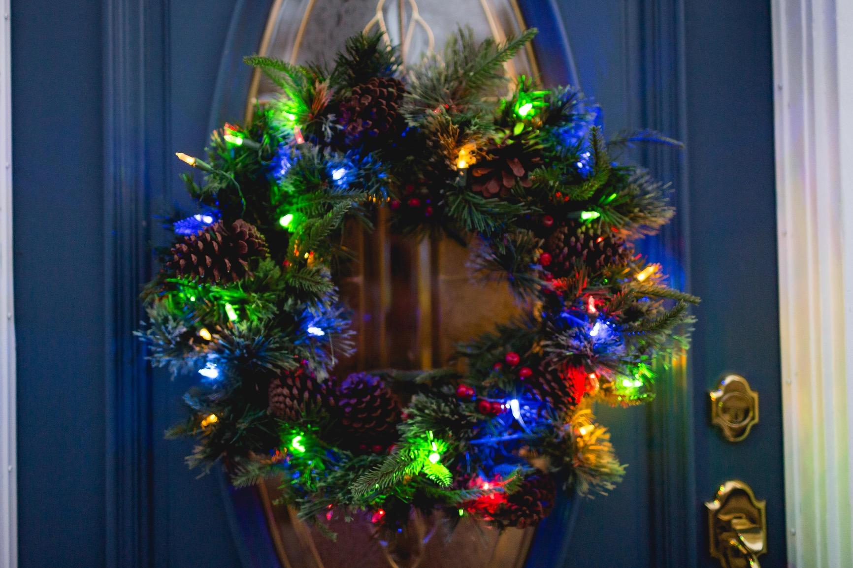 National Tree Company 24 in Pre-Lit Colonial Fir Artificial Christmas Wreath, Christmas Decoration with Red Berries, Pinecones, 50 LED Lights, 175 Tips, 10 Light Functions, Timer, Green customer photo 2