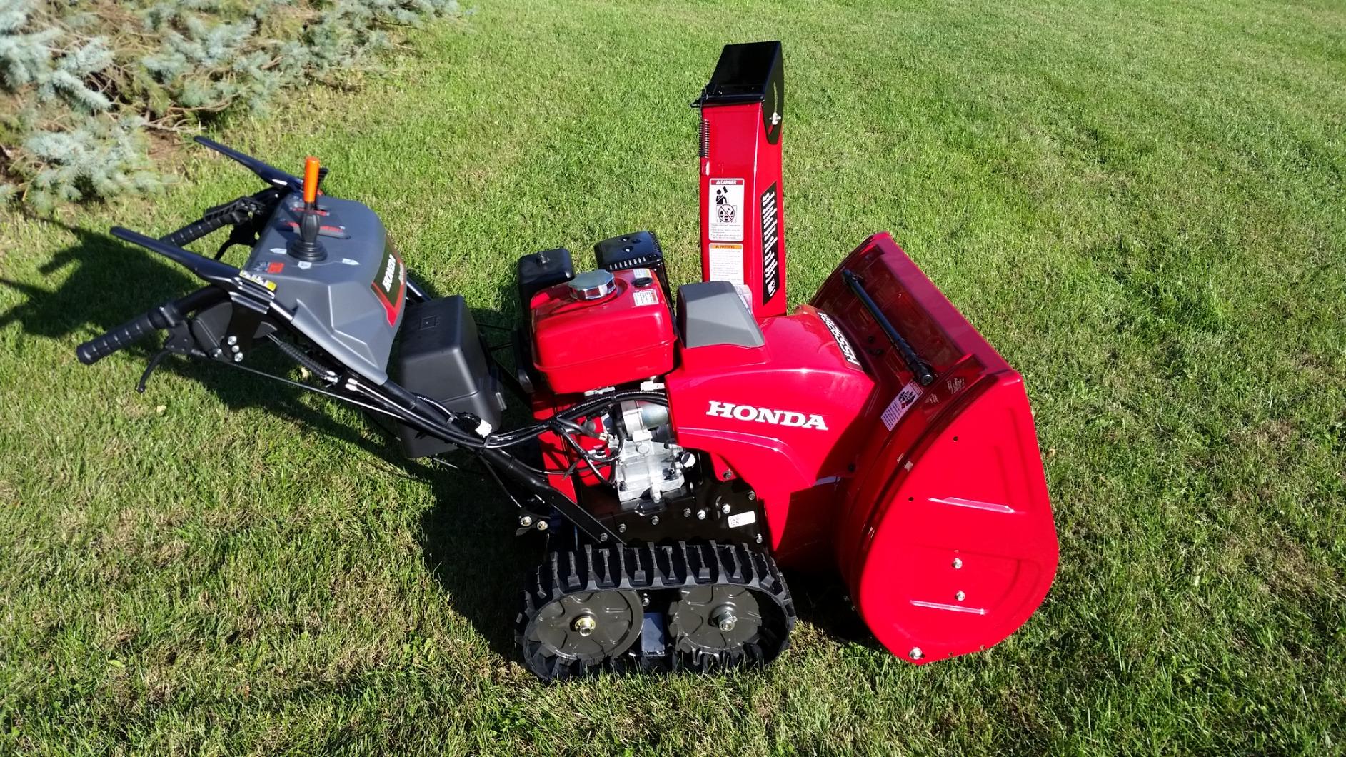 Honda HSS928 28-Inch Two Stage Snow Blower with Electric Start and Track Drive, Clears Up to 1900 Pounds per Minute with 52-Foot Max Throwing Distance, Self-Propelled (HSS928AATD) customer photo 1