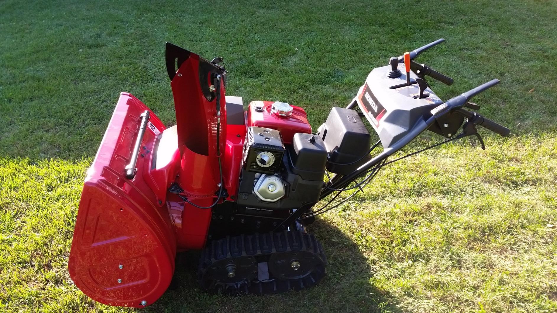 Honda HSS928 28-Inch Two Stage Snow Blower with Electric Start and Track Drive, Clears Up to 1900 Pounds per Minute with 52-Foot Max Throwing Distance, Self-Propelled (HSS928AATD) customer photo 2